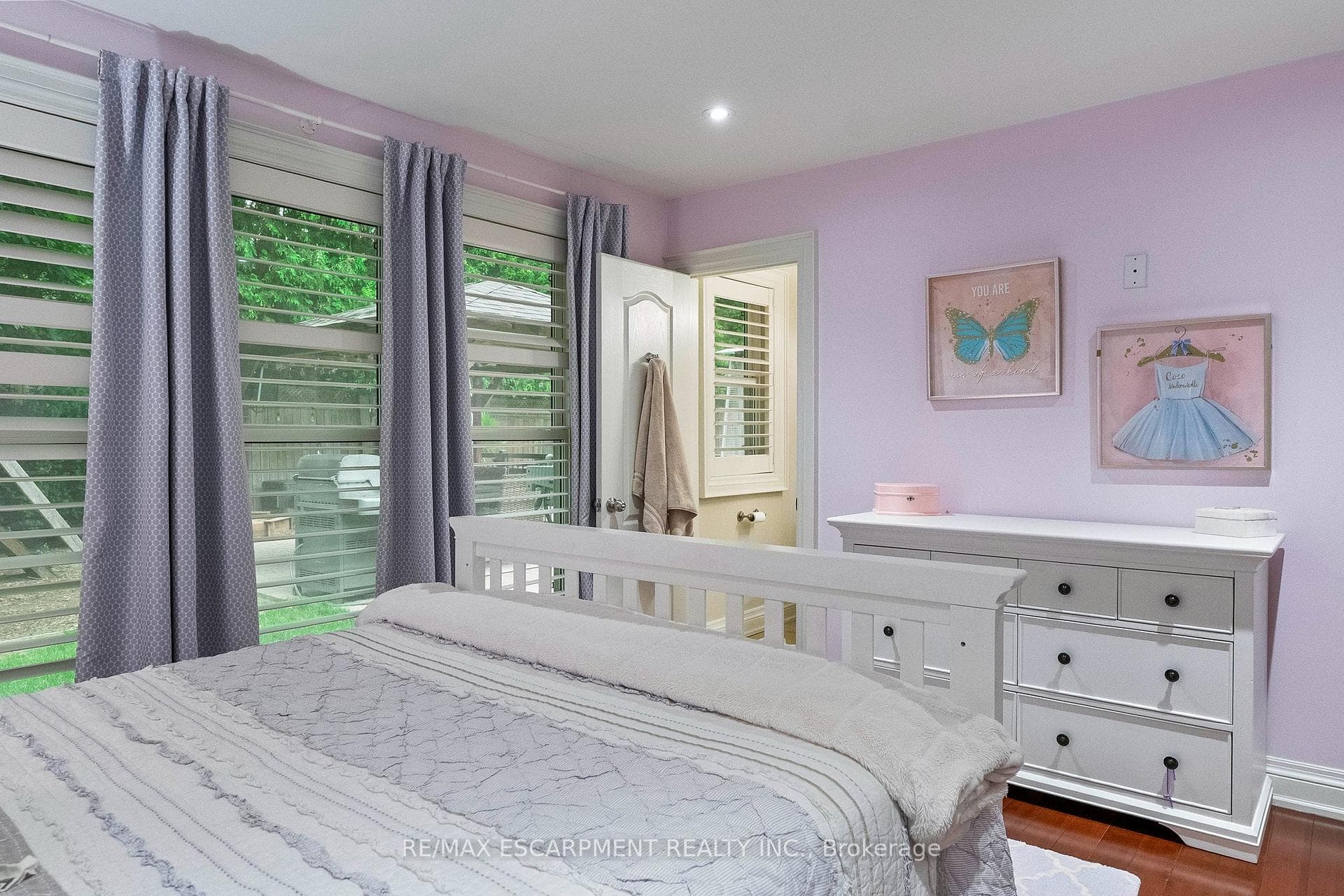 615 VANESSA Crescent photo 25