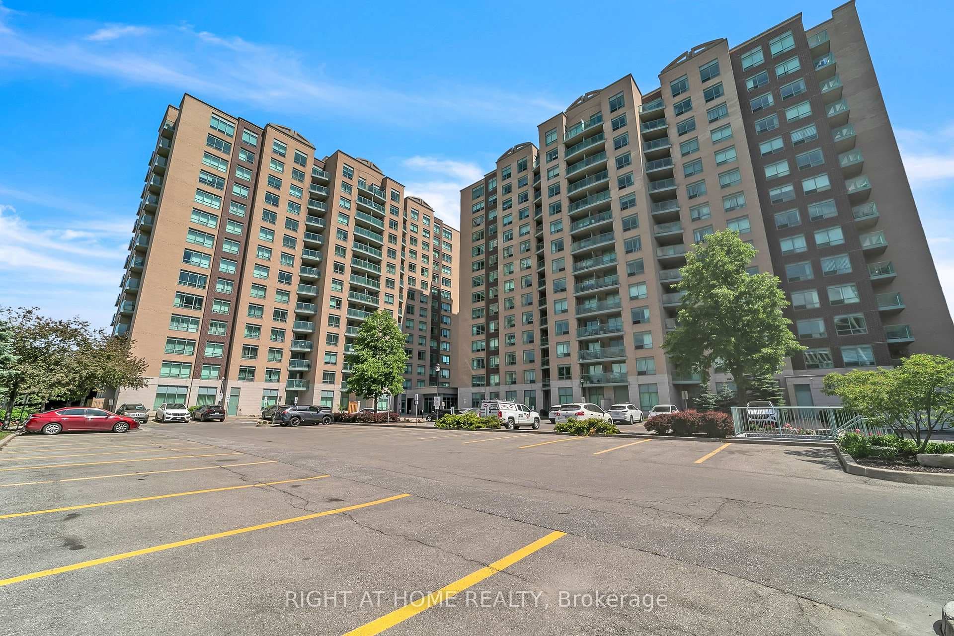 11 Oneida Crescent Unit 1202 photo 3