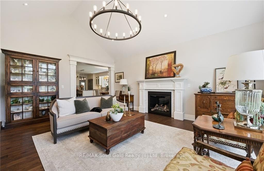 2073 Maplewood Road photo 10