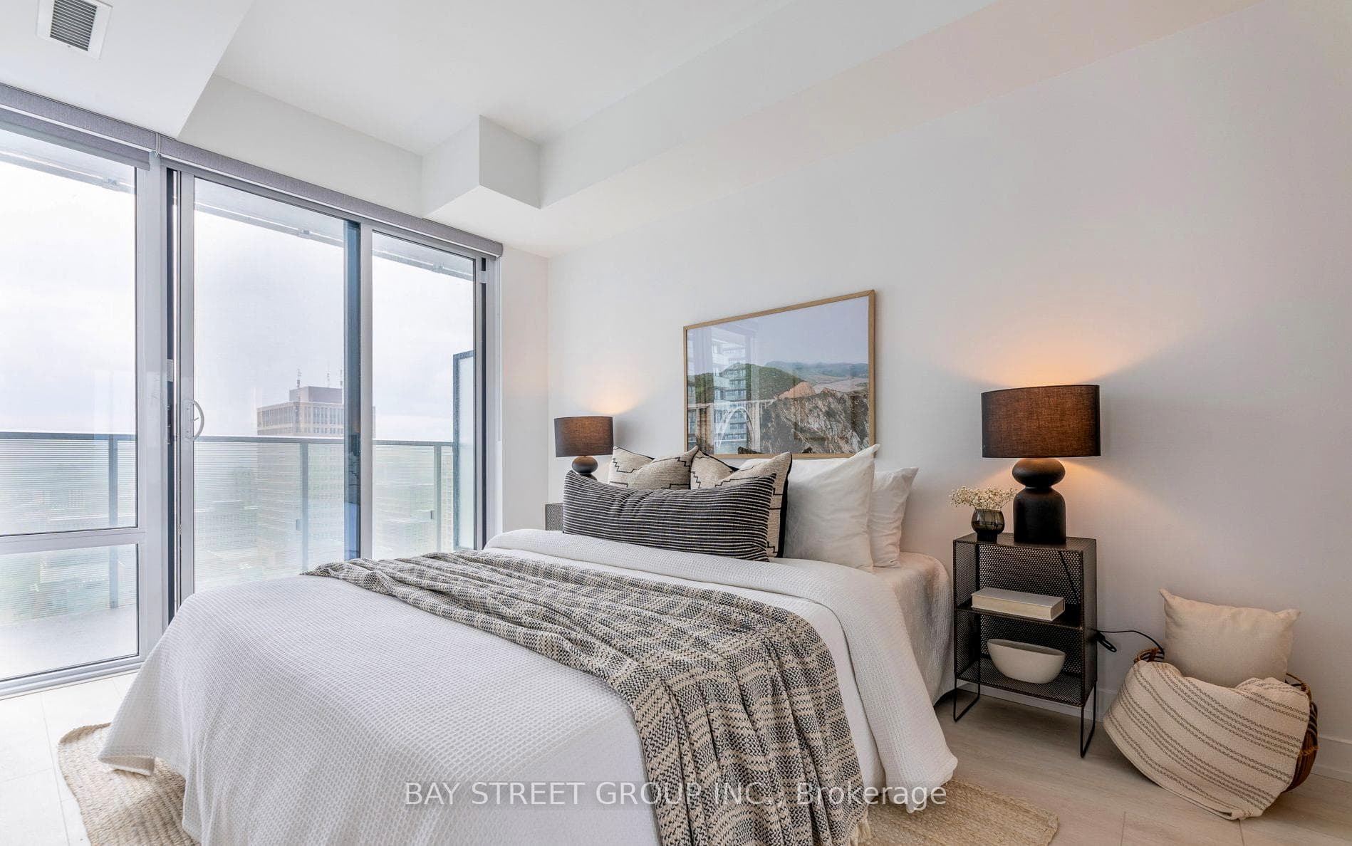 501 Yonge Street Unit 1812 photo 7