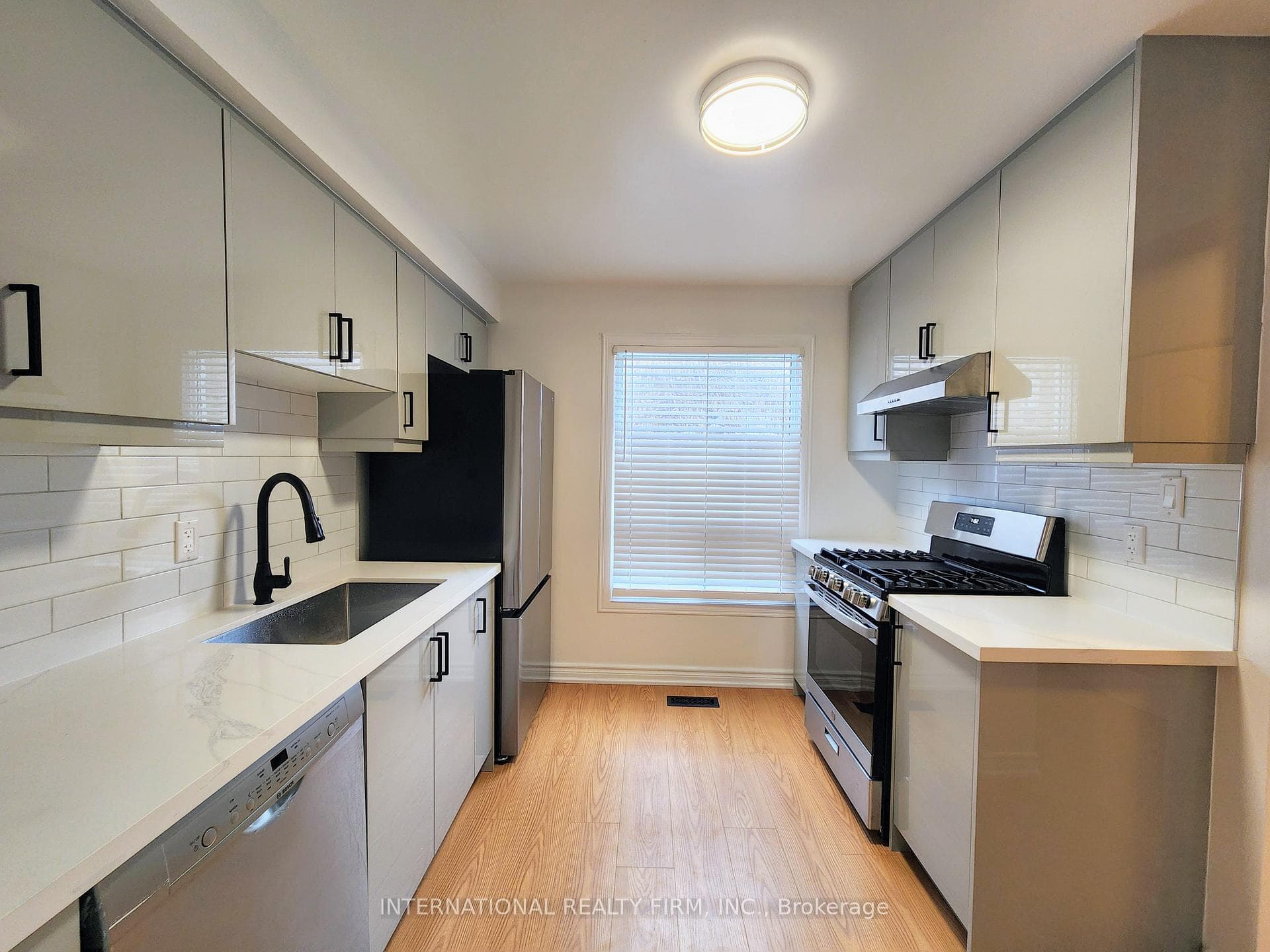 900 Dundas Street Unit 14 photo 11