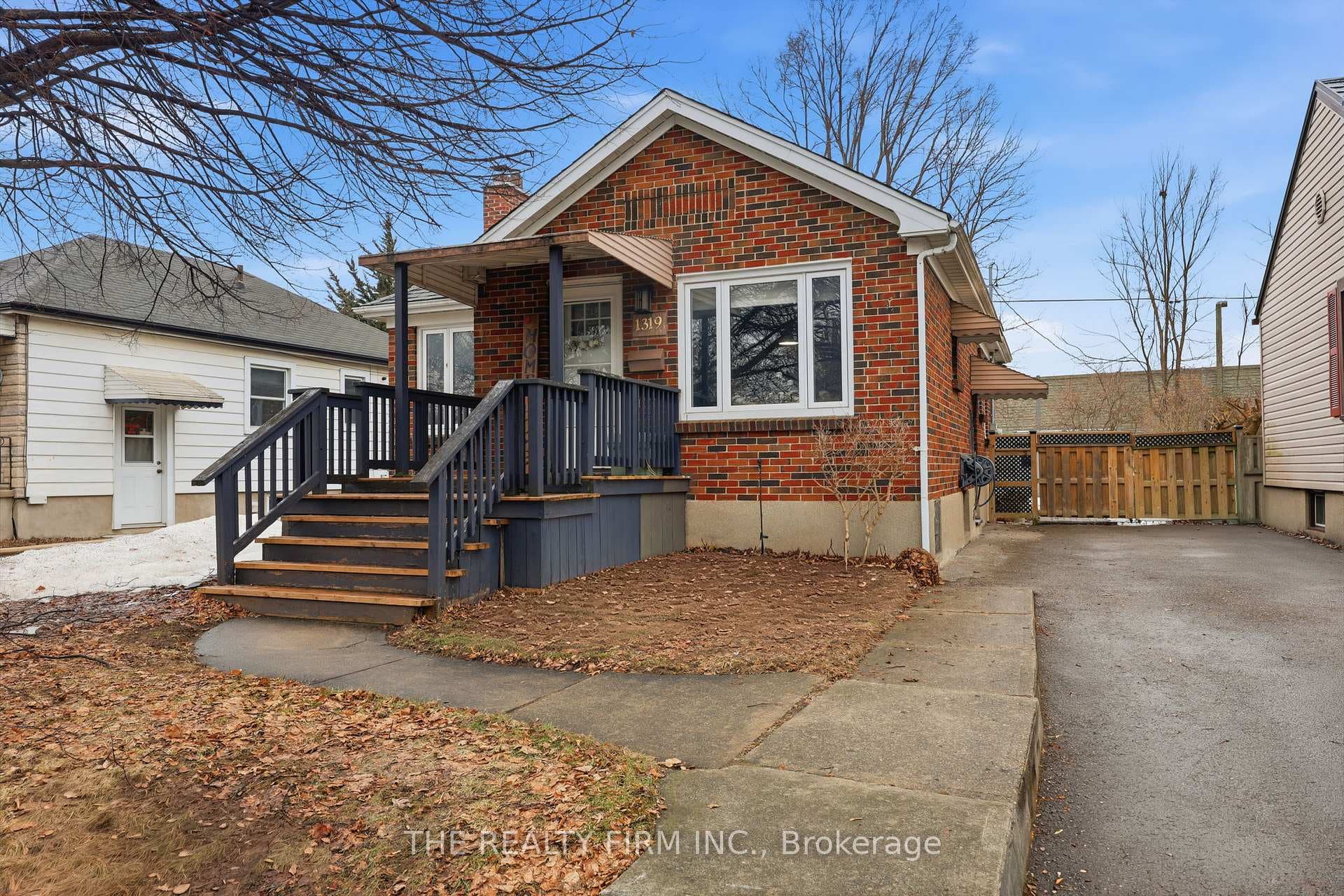 1319 Brydges Street photo 1