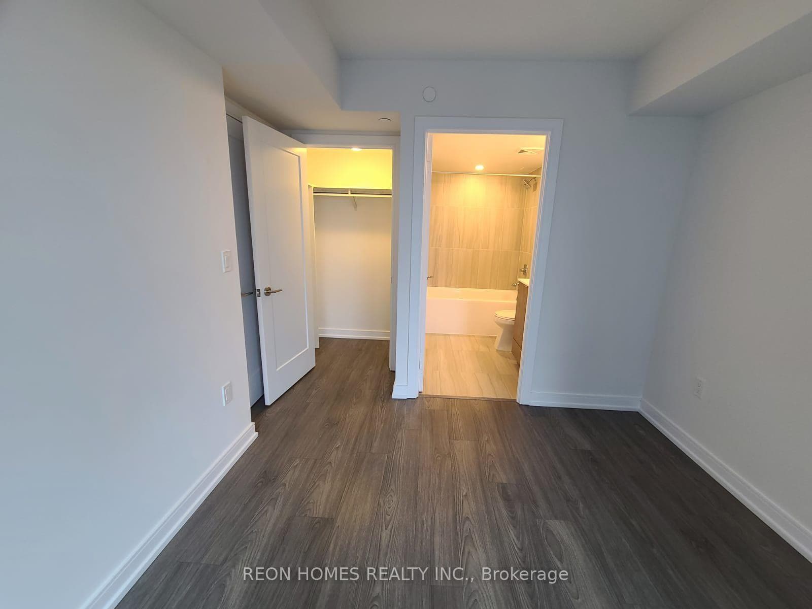 225 Village Green Square Unit 1103 photo 7