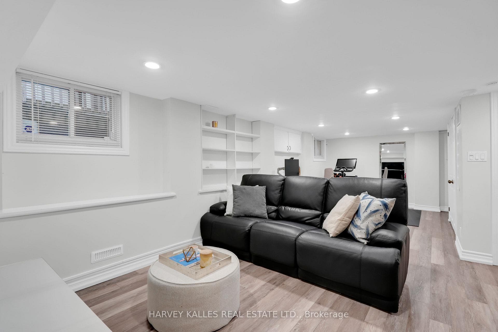 86 Woburn Avenue photo 28