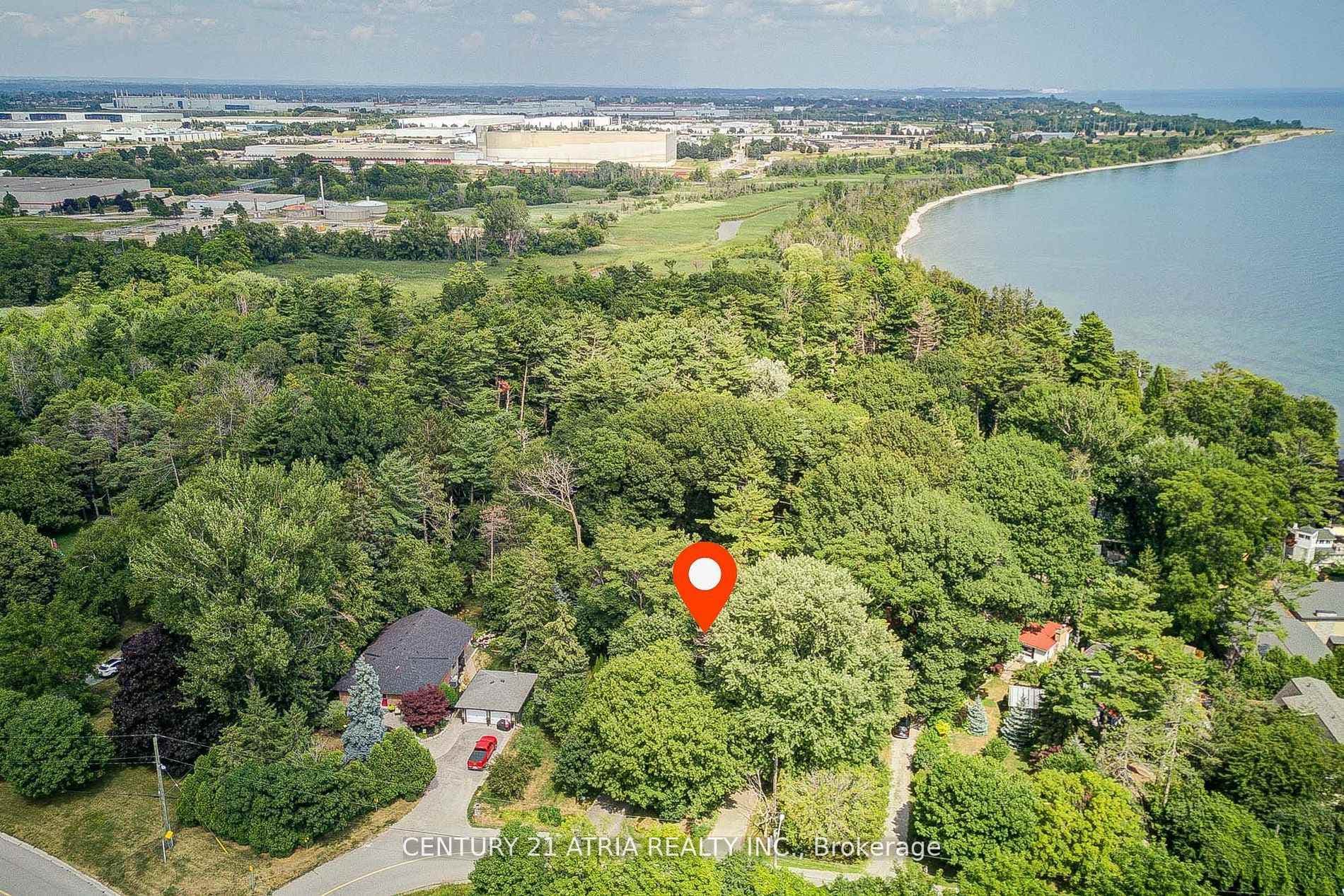 2671 Thickson Road photo 5