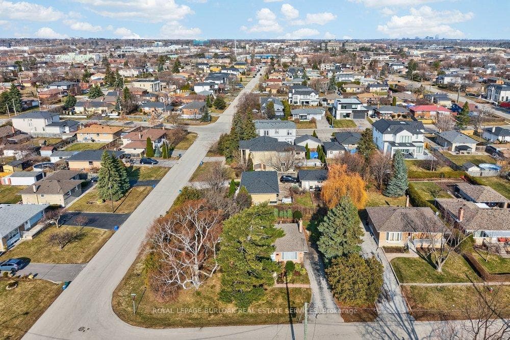 387 Walton Street photo 37