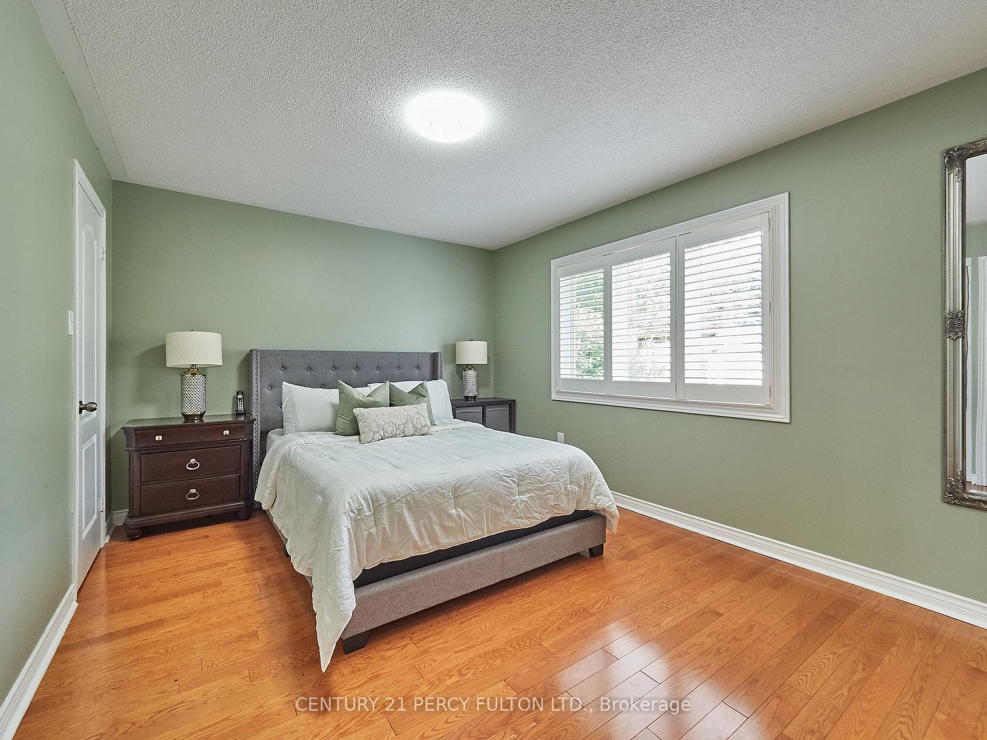 110 root Crescent photo 13