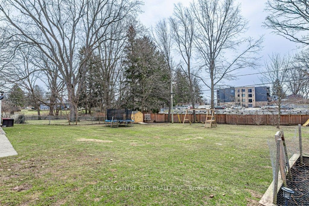 21 Strathcona Drive photo 29