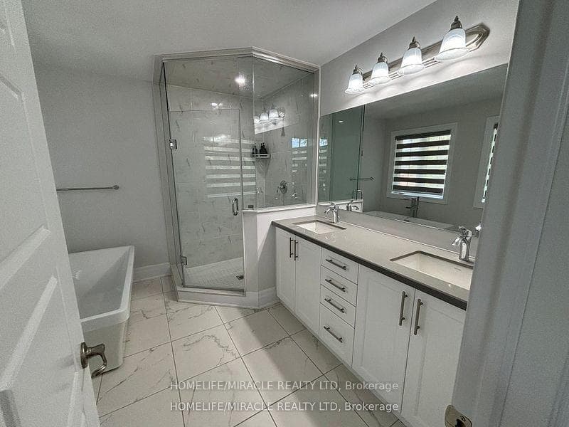 17 Rosewell Crescent photo 22