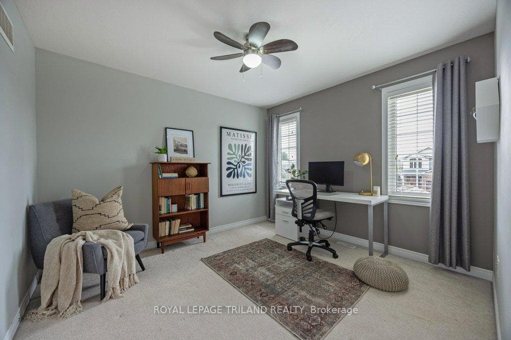 949 Bradshaw Crescent photo 24