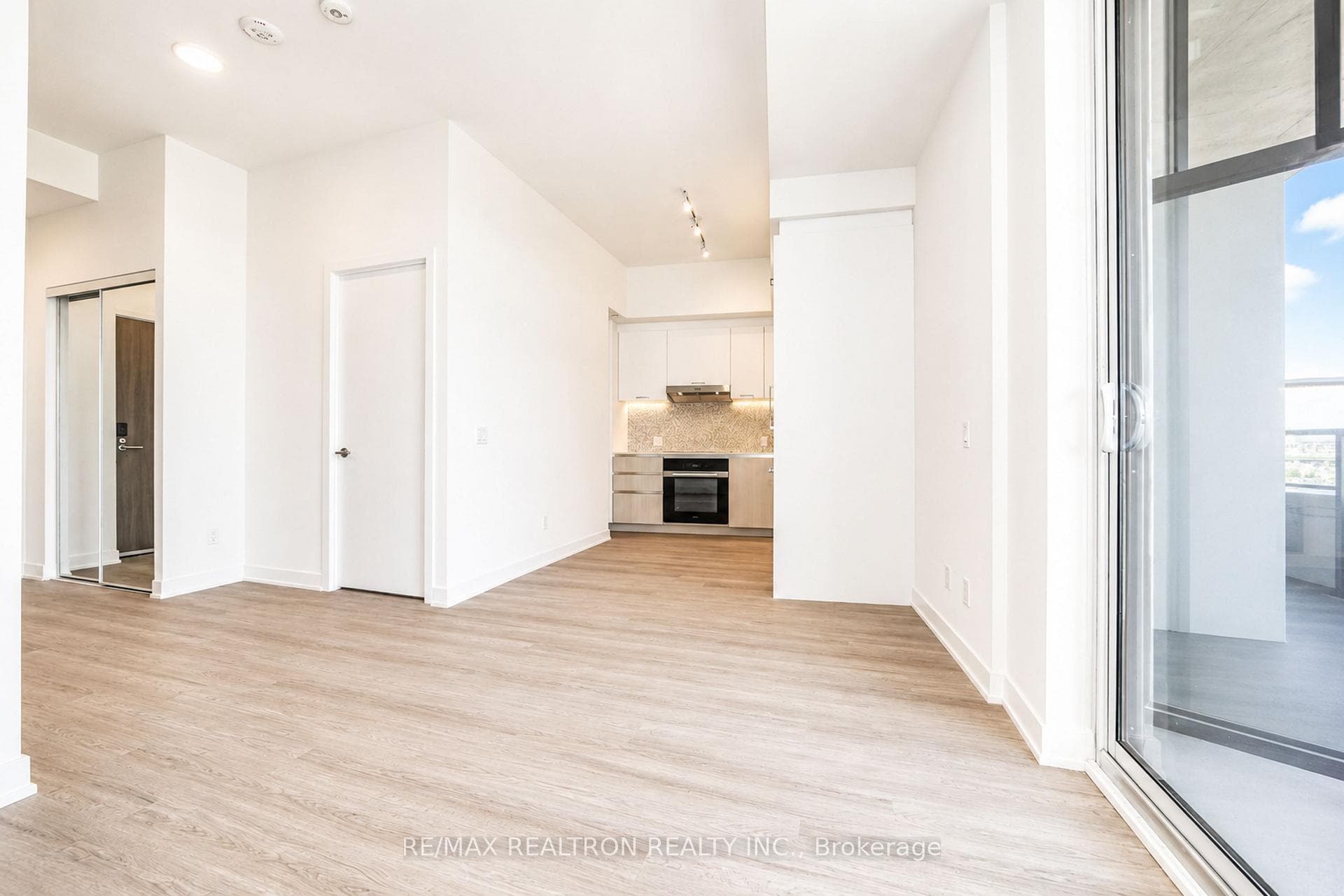 8188 Yonge Street Unit 627 photo 12