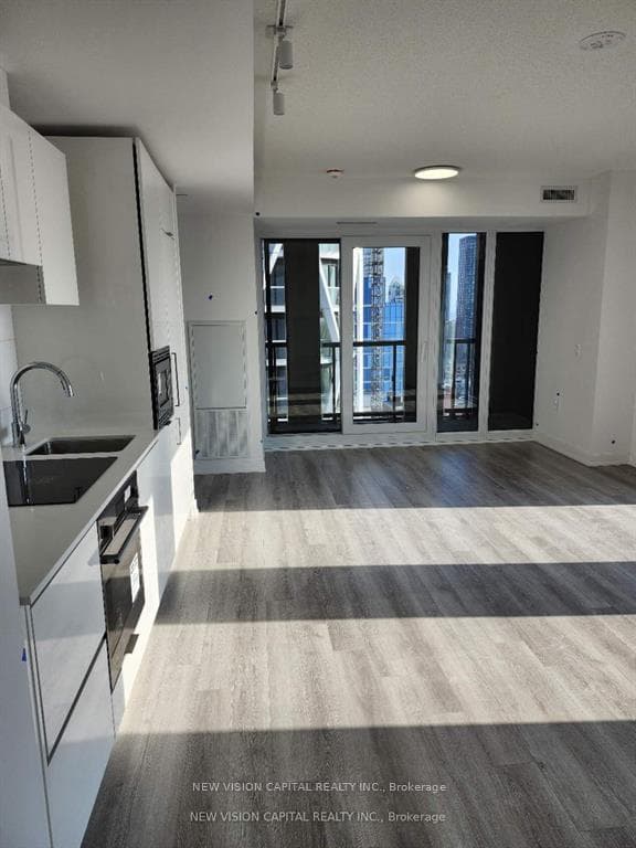 238 Simcoe Street Unit 2308 photo 5