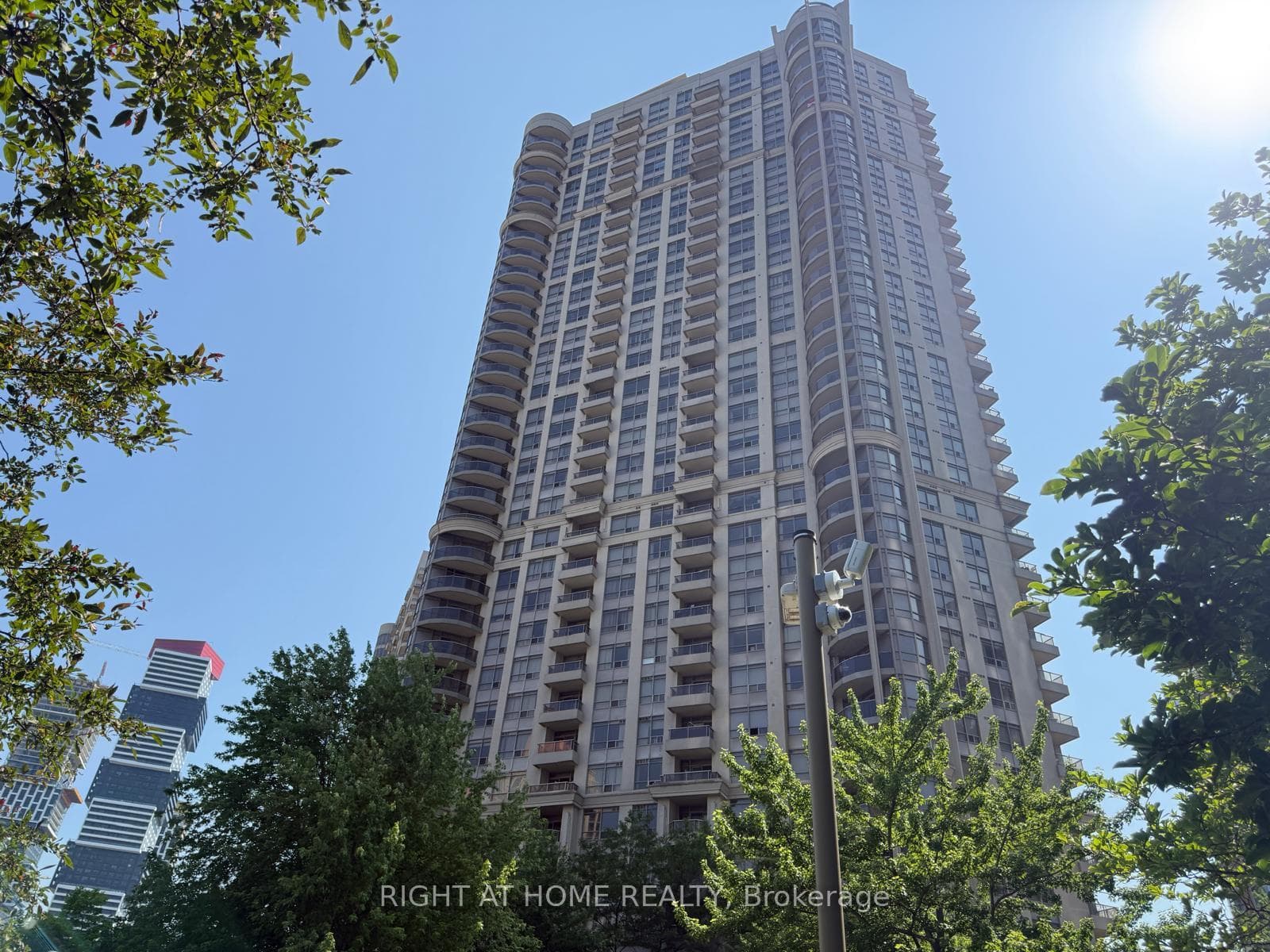 310 Burnhamthorpe Road Unit 2101 photo 2