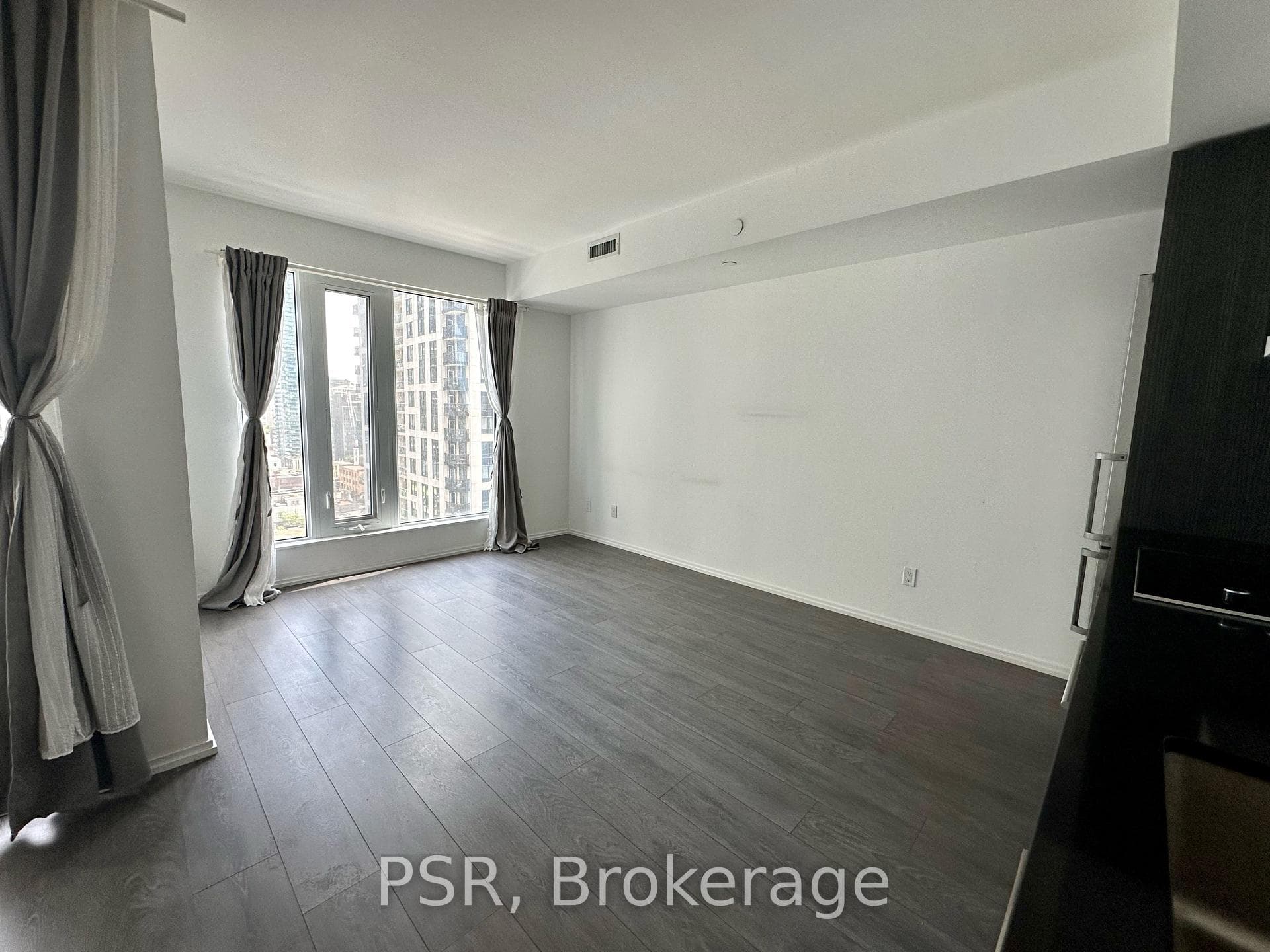 68 Shuter Street Unit 1603 photo 3