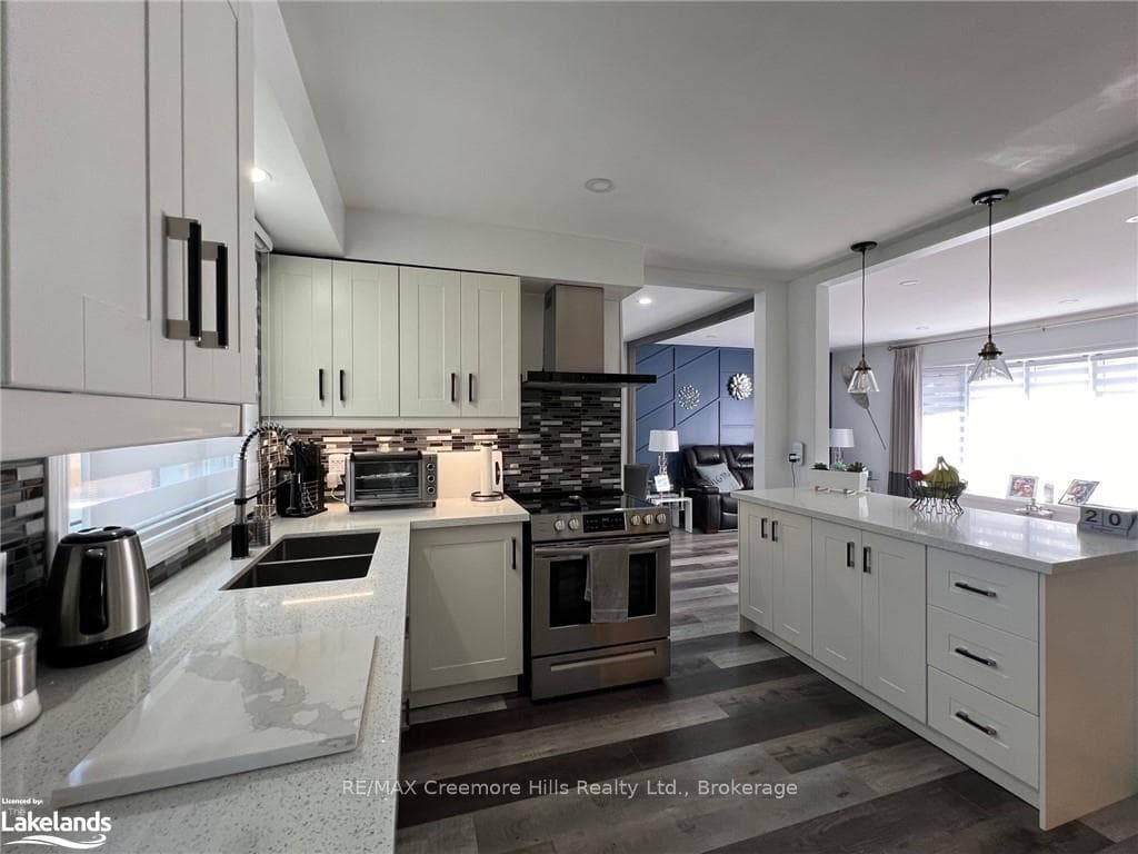 3 JARDINE Crescent photo 4
