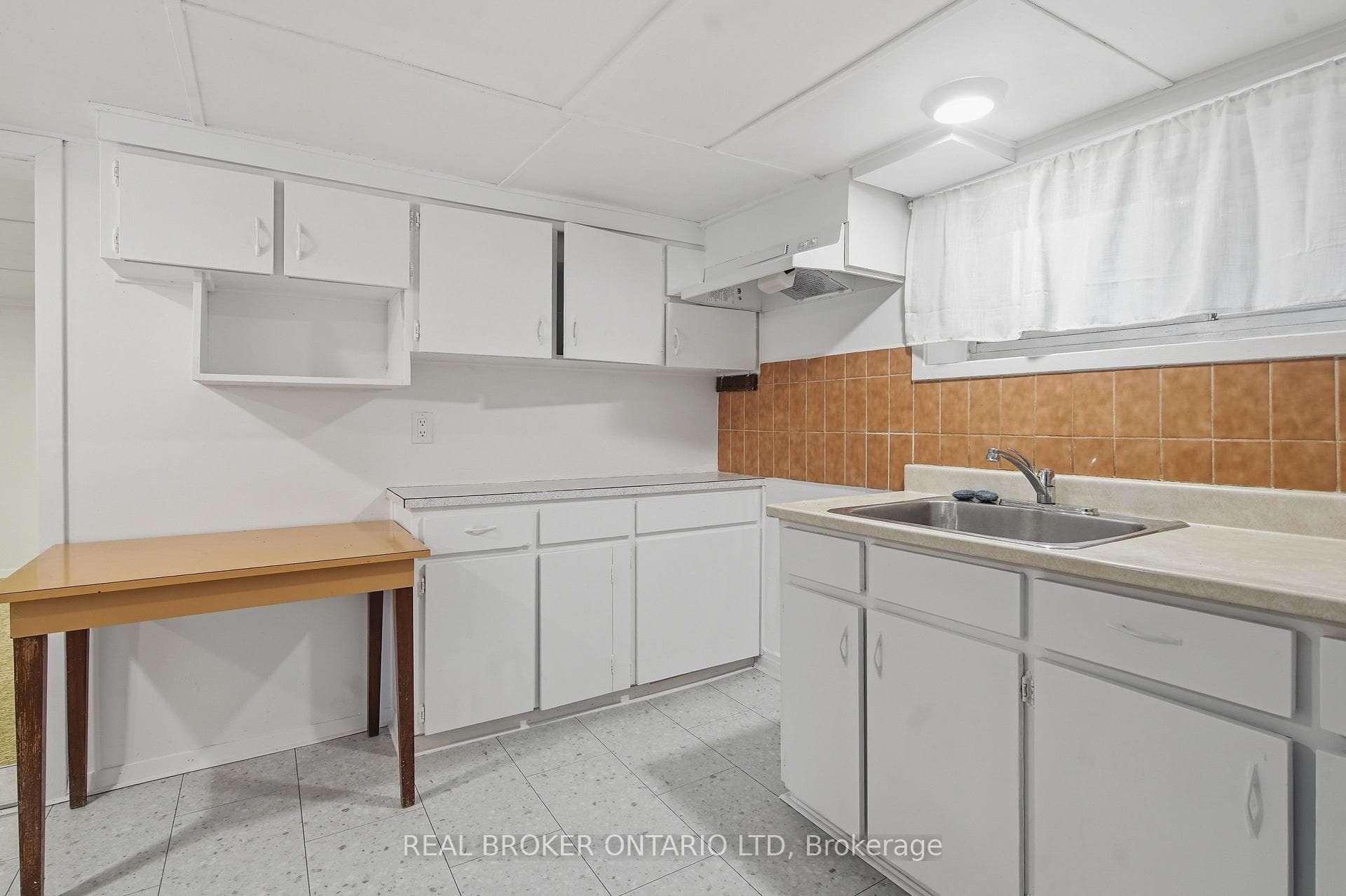 908 William Street photo 32