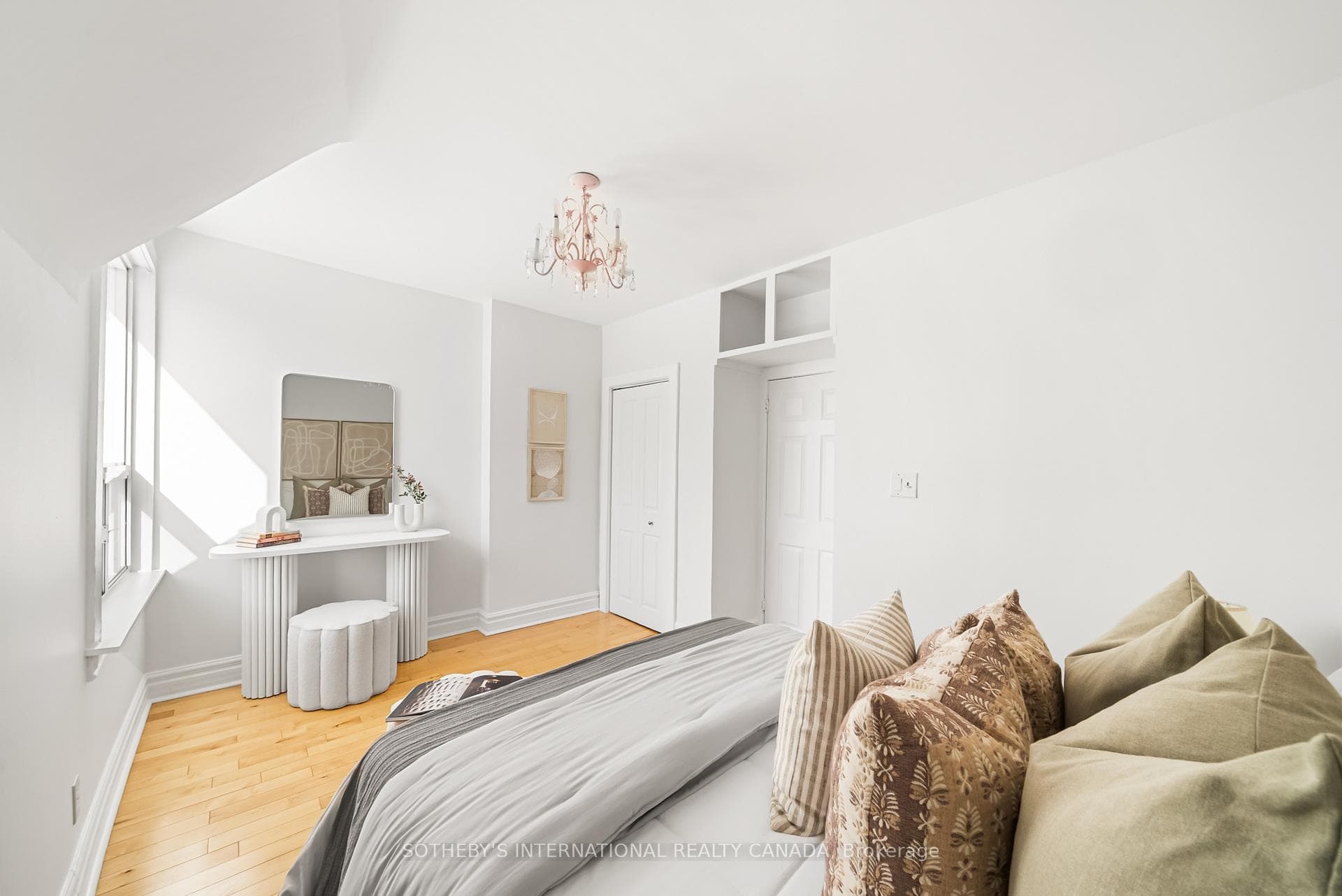 31 Tiverton Avenue photo 24