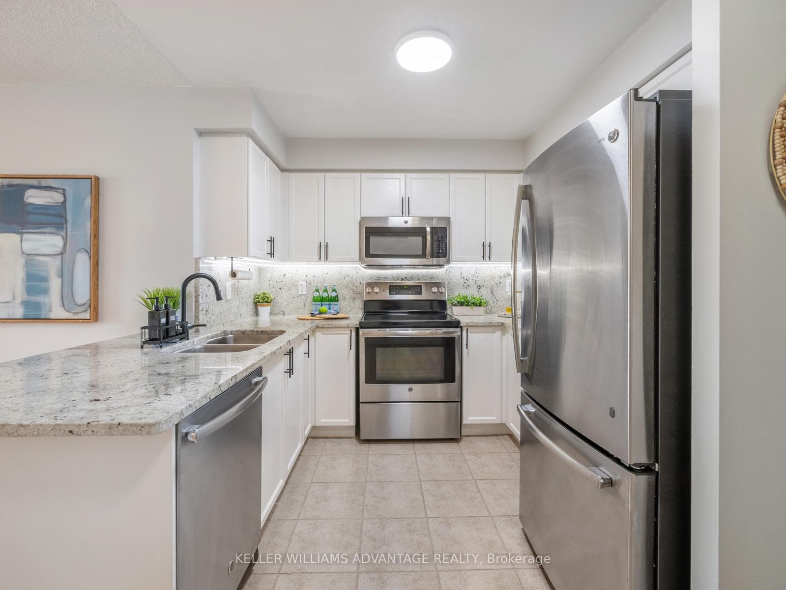 1733 Queen Street Unit 424 photo 5