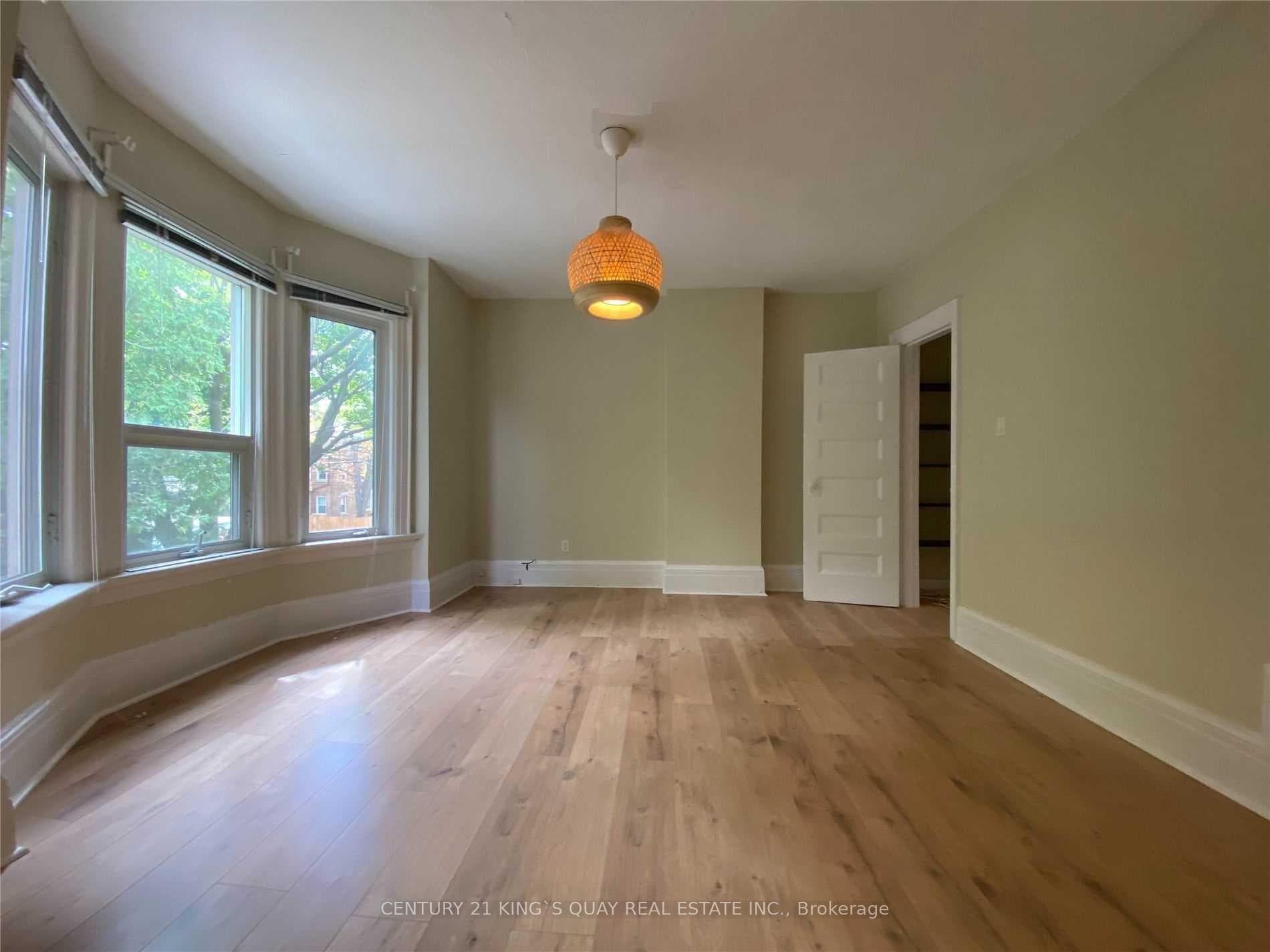 154 Sorauren Avenue Unit 2nd Flr photo 10