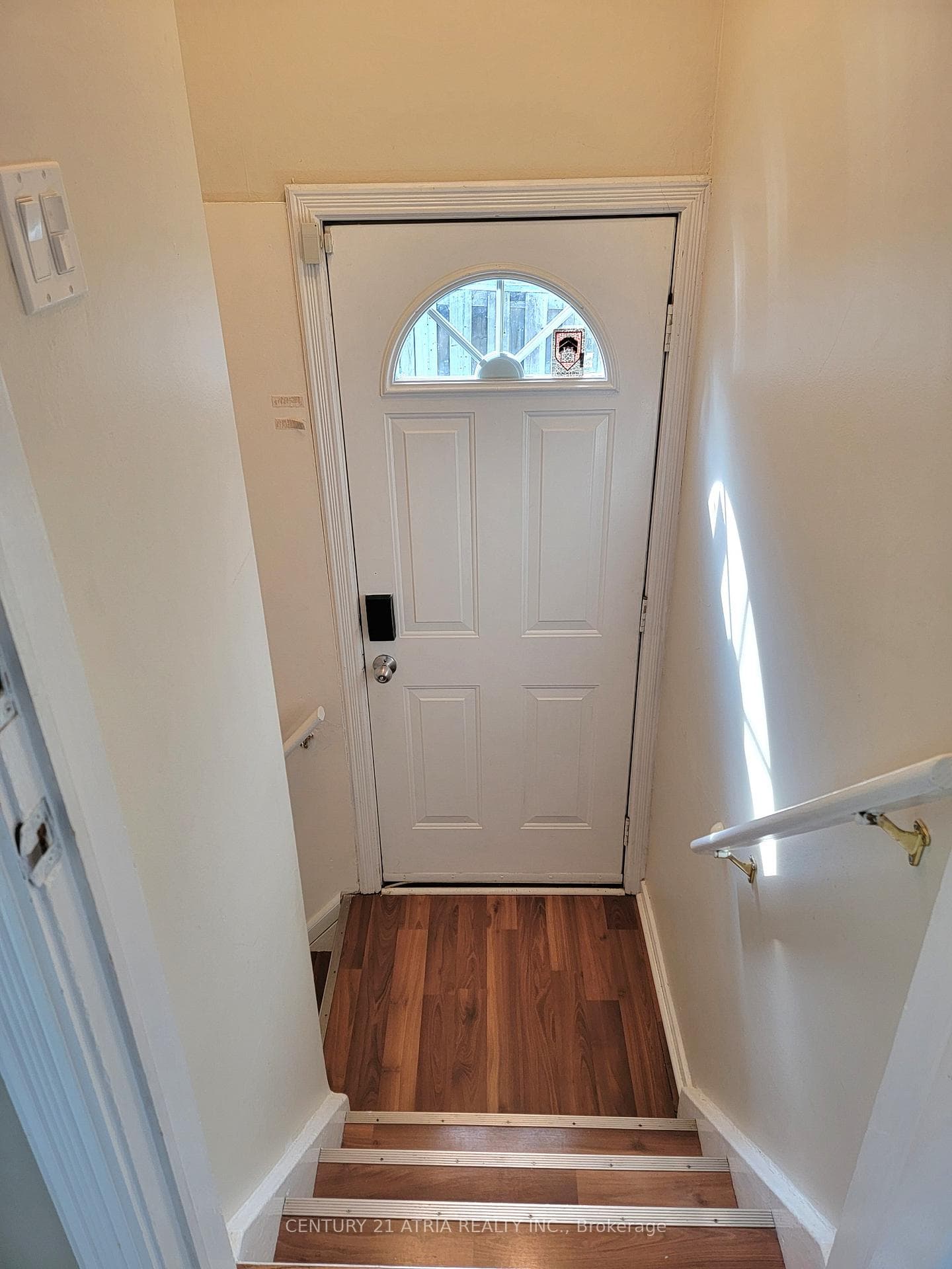 382 Lynett Crescent photo 23