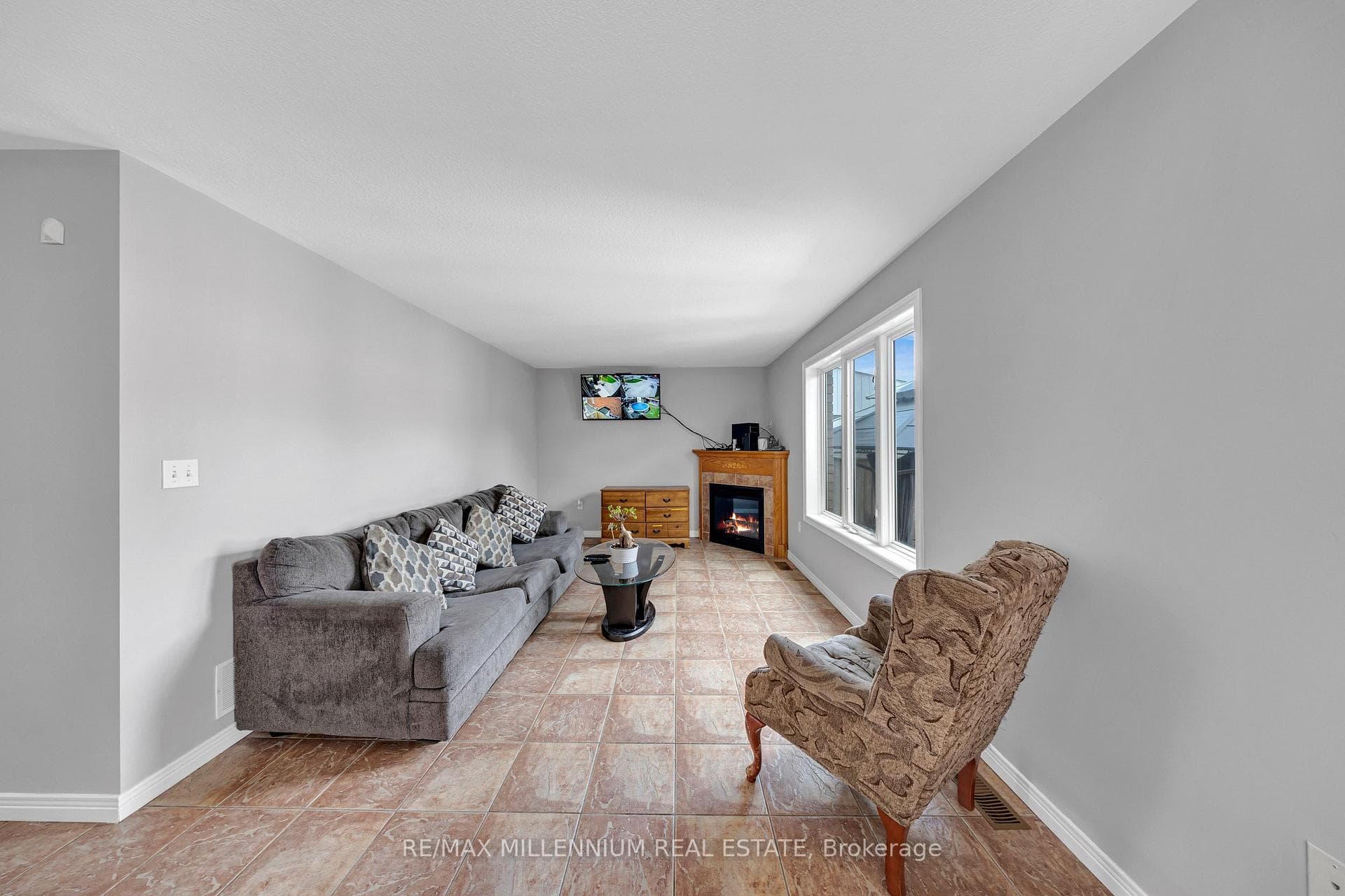 8 Bates Avenue photo 9