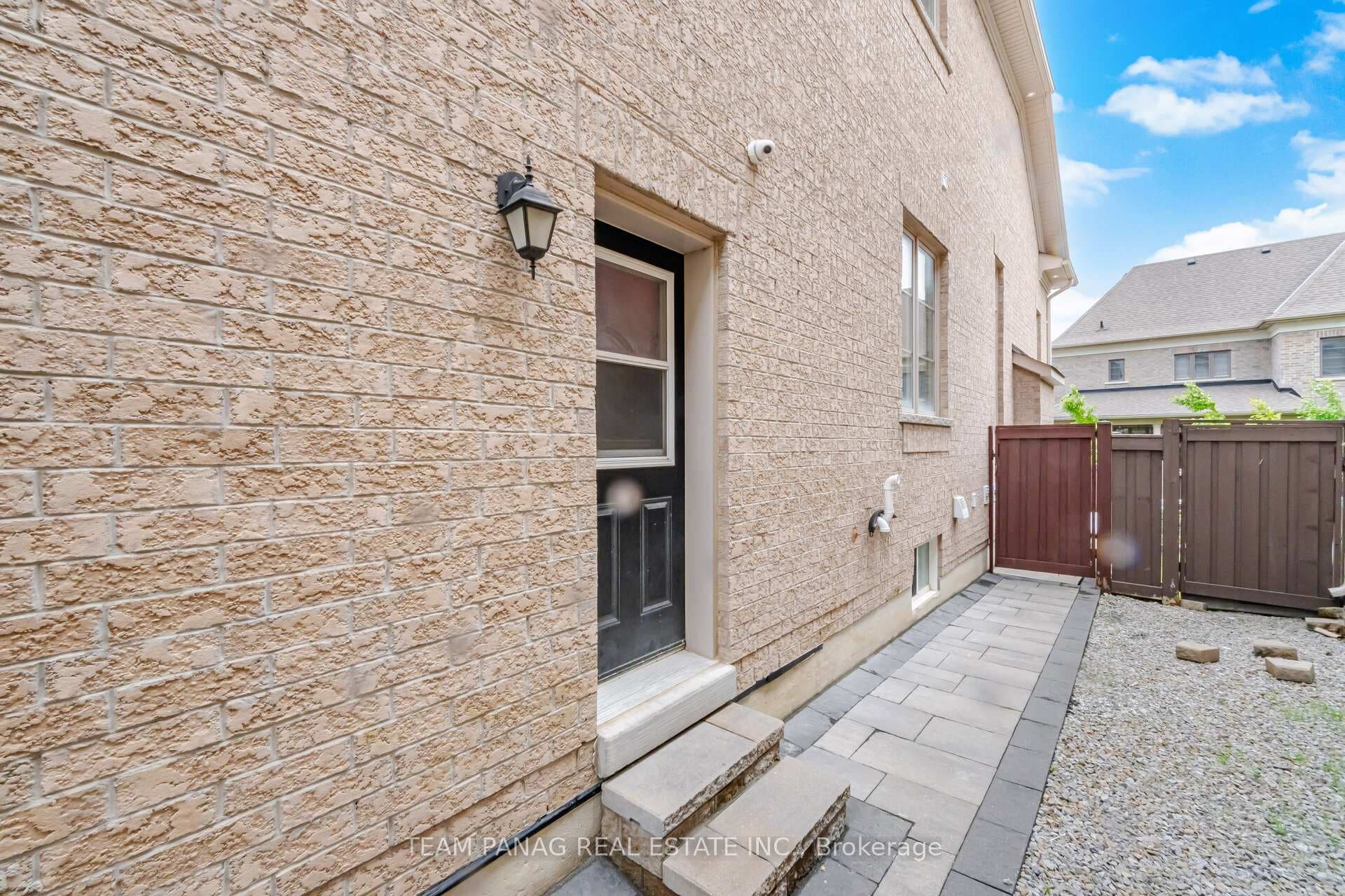 19 Falkland Road photo 35