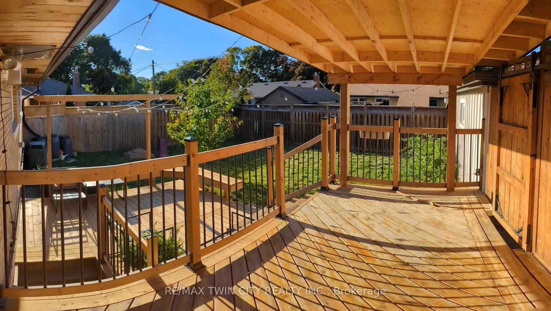236 Erb Street photo 31