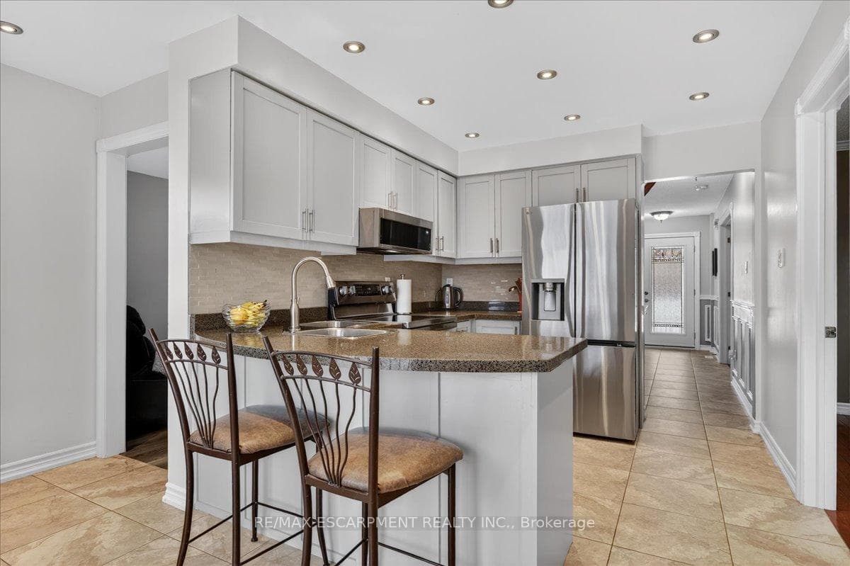 71 Royaledge Way photo 15