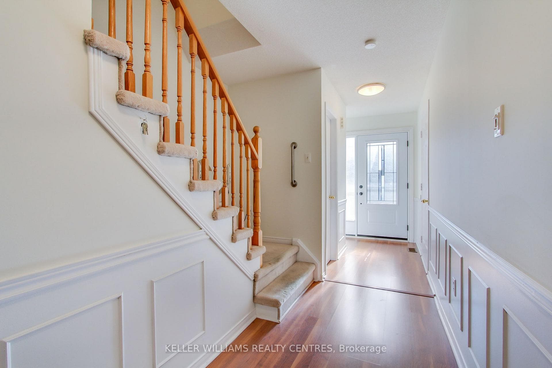 889 Clancey Crescent photo 7