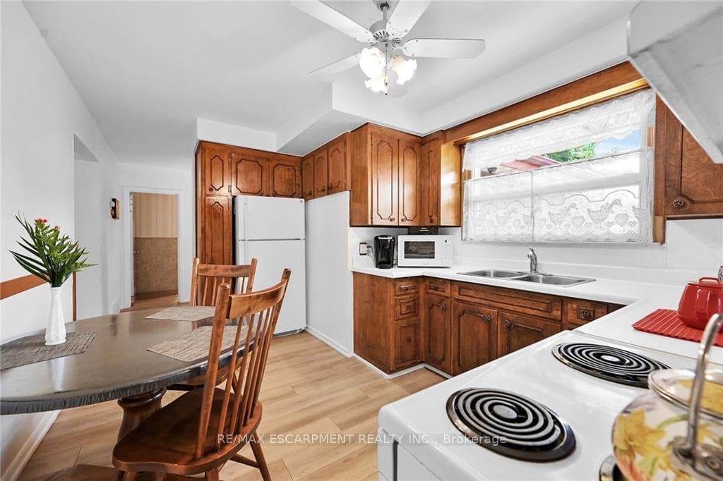 83 GAILMONT Drive photo 13