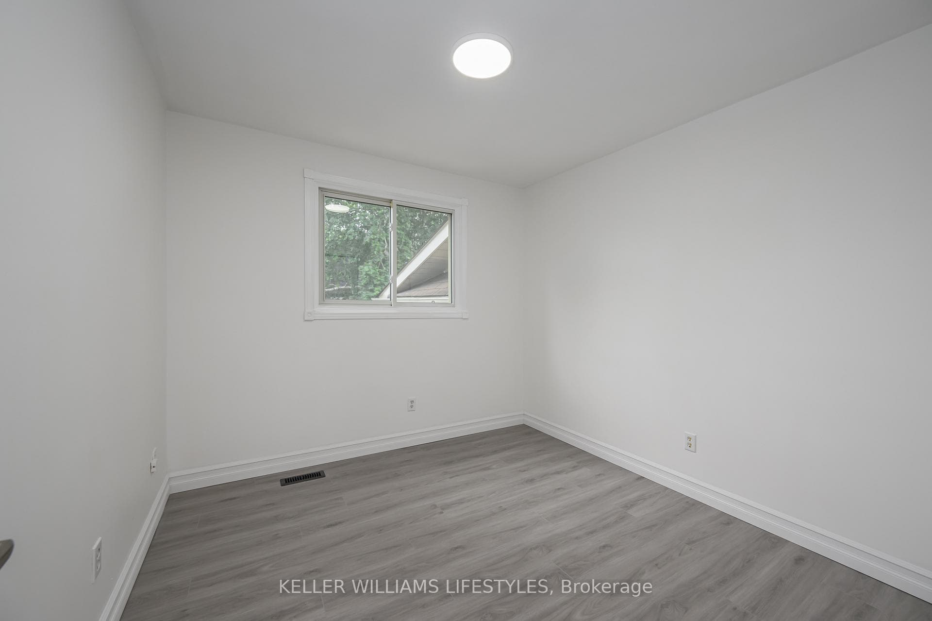 270 Chestnut Street photo 24