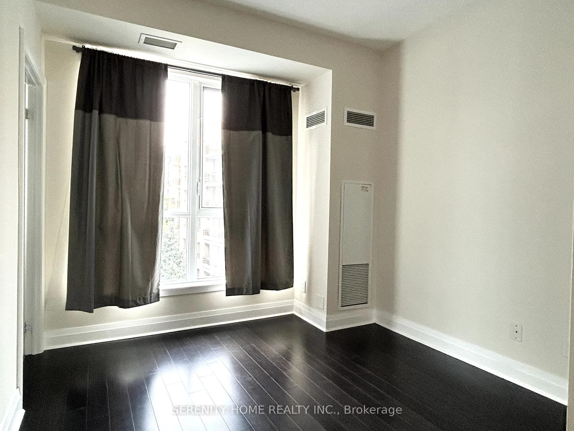 17 Kenaston Gardens Unit 403 photo 7