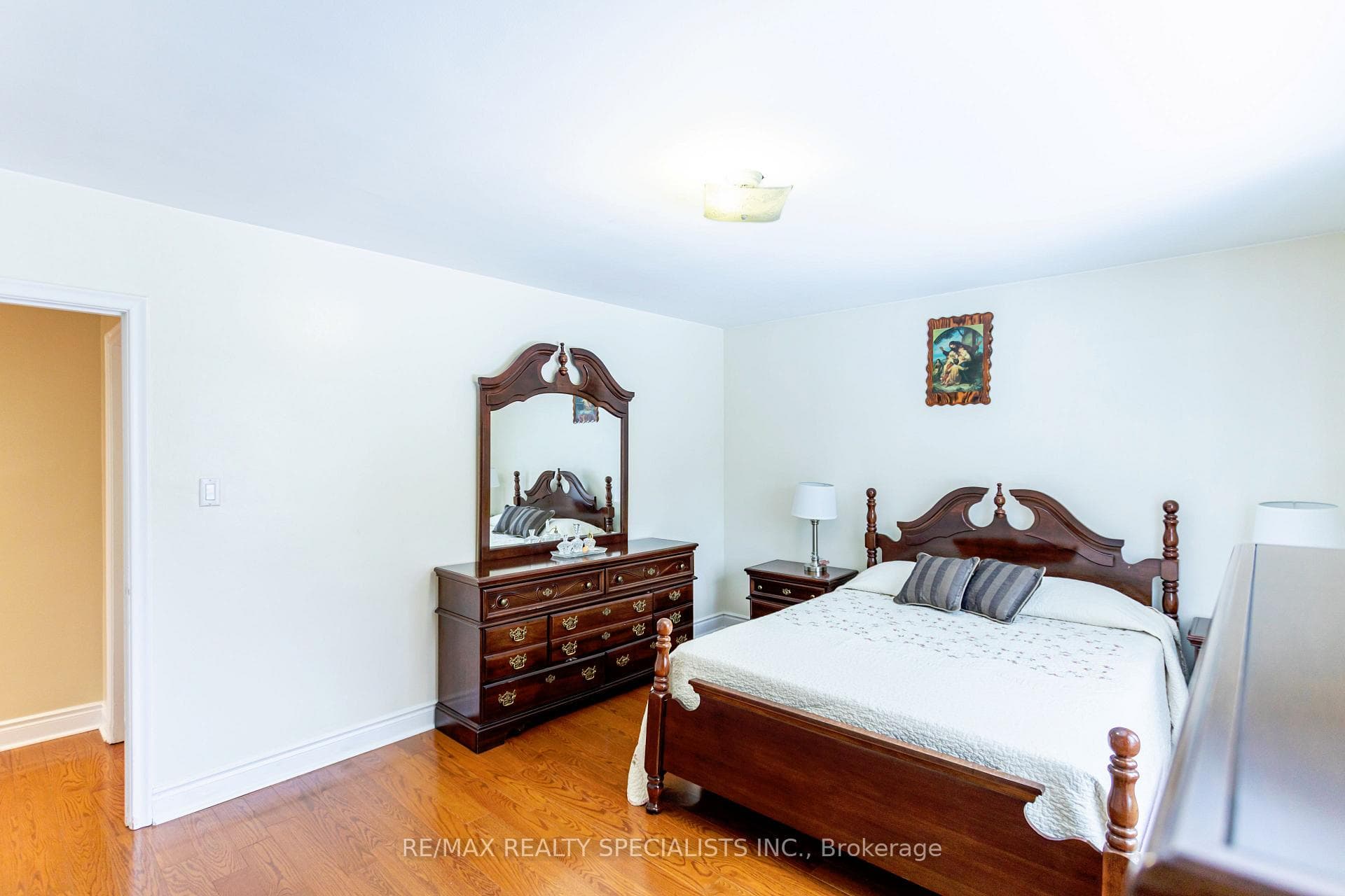 81 Acton Avenue photo 21