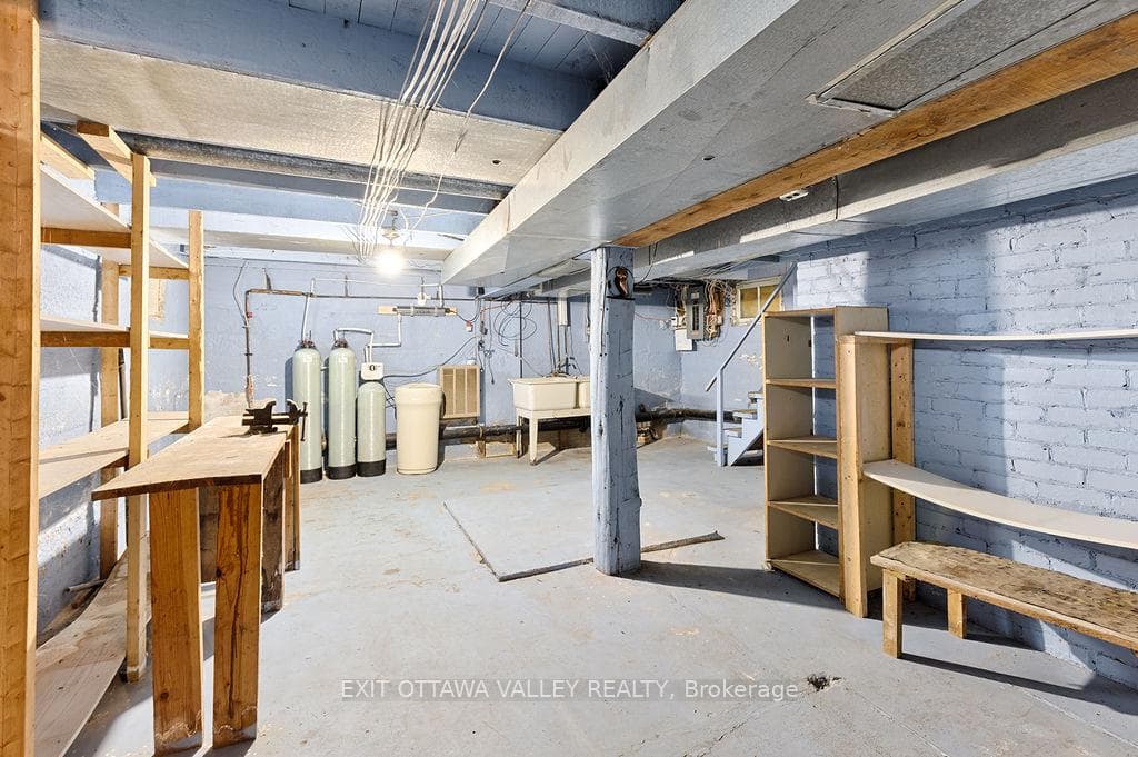 415 Trafalgar Road photo 30