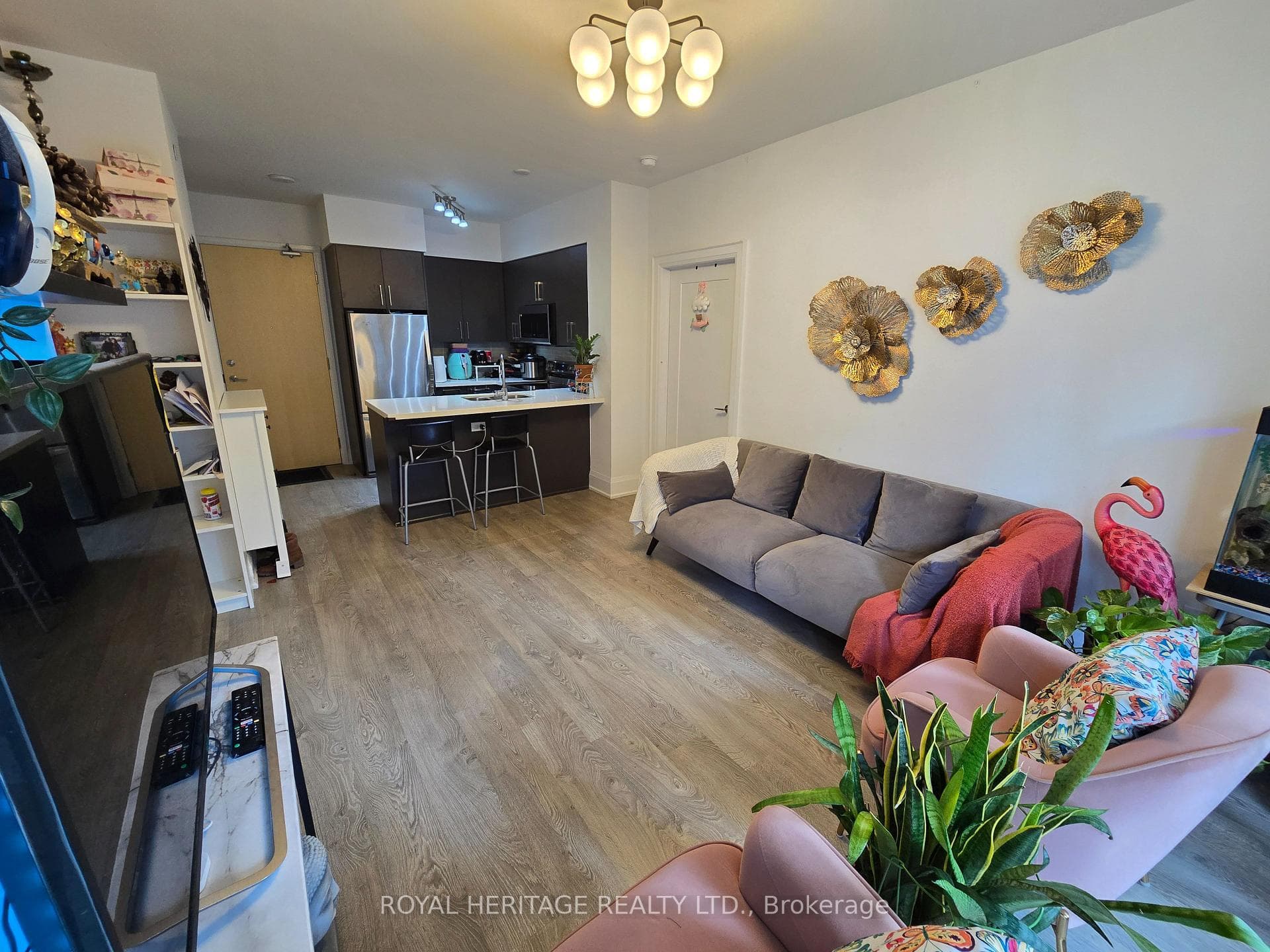 30 Roehampton Avenue Unit 403 photo 4