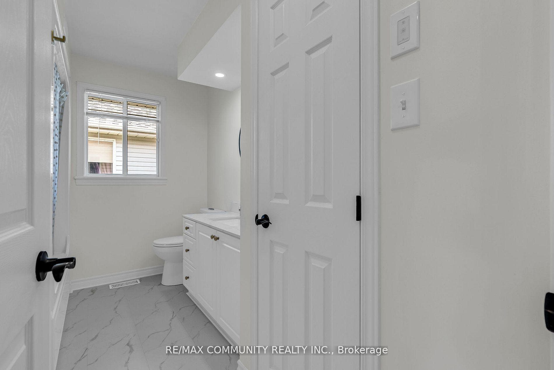 276 Northwoods Crescent photo 9