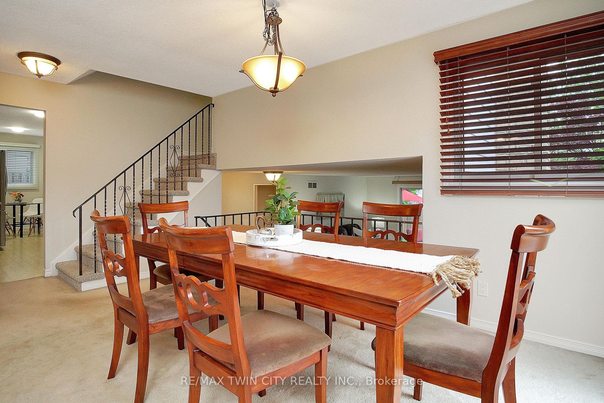 251 Autumn Hill Crescent photo 6