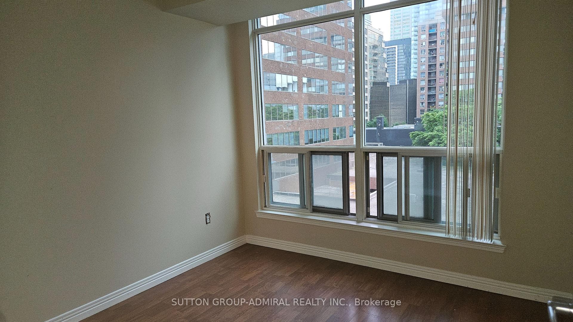 942 Yonge Street Unit 517 photo 11