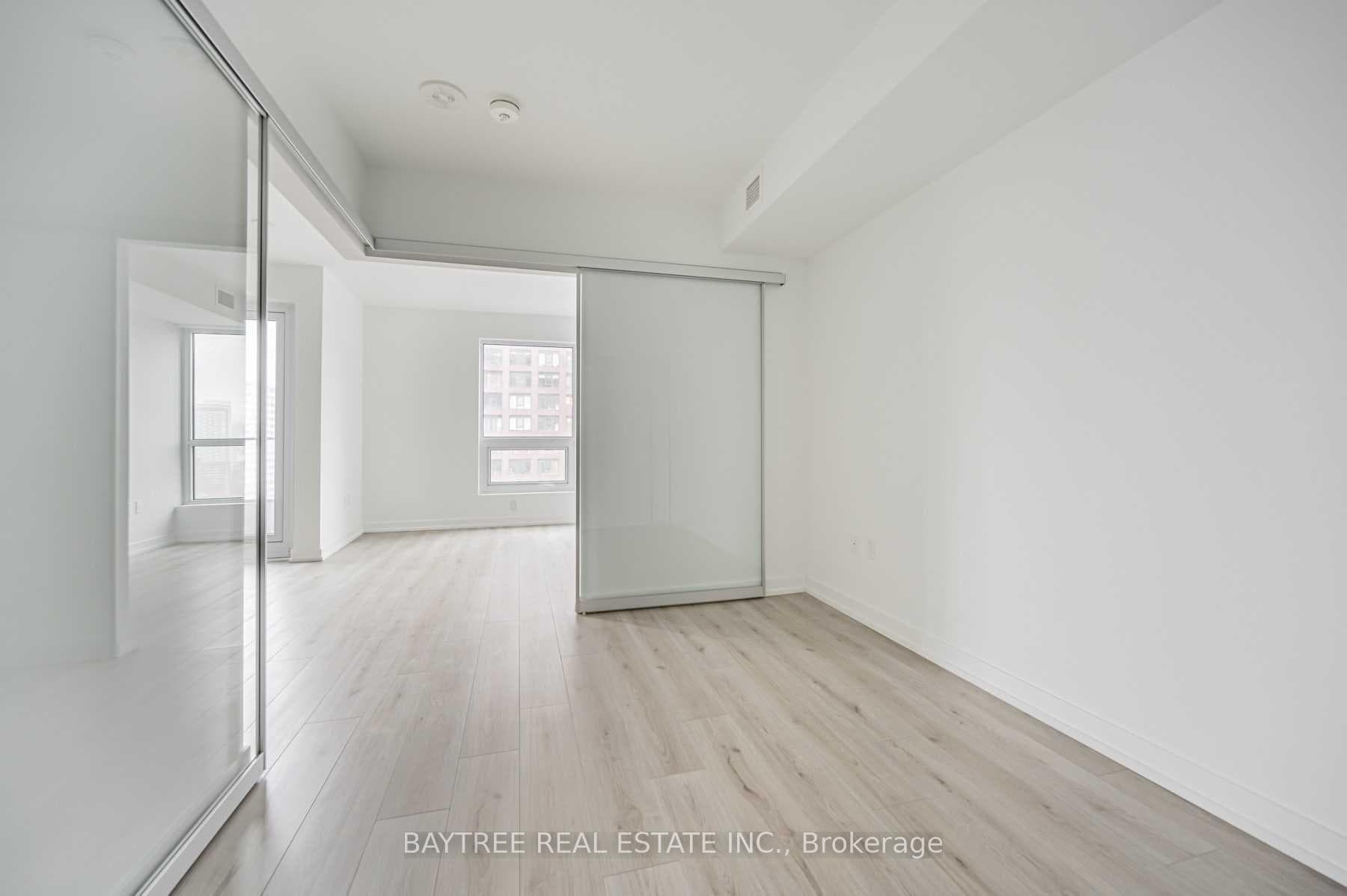 395 Bloor Street Unit 1412 photo 12