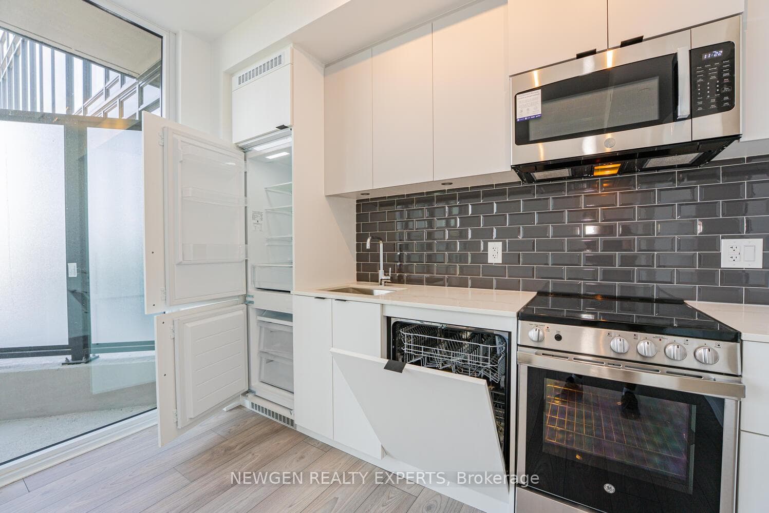 285 Dufferin Street Unit 1203 photo 14
