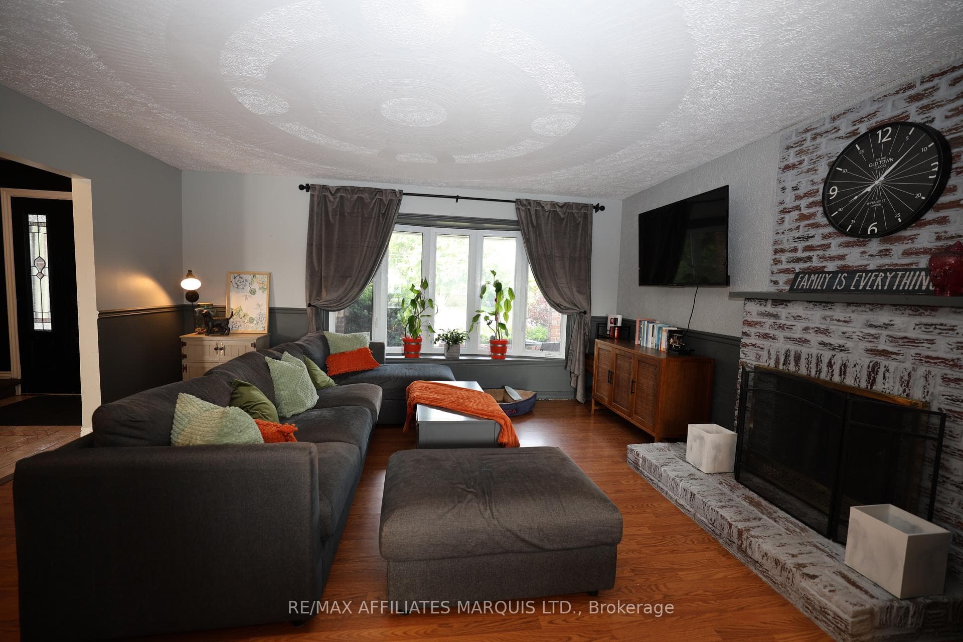 3453 Bruce Street photo 13