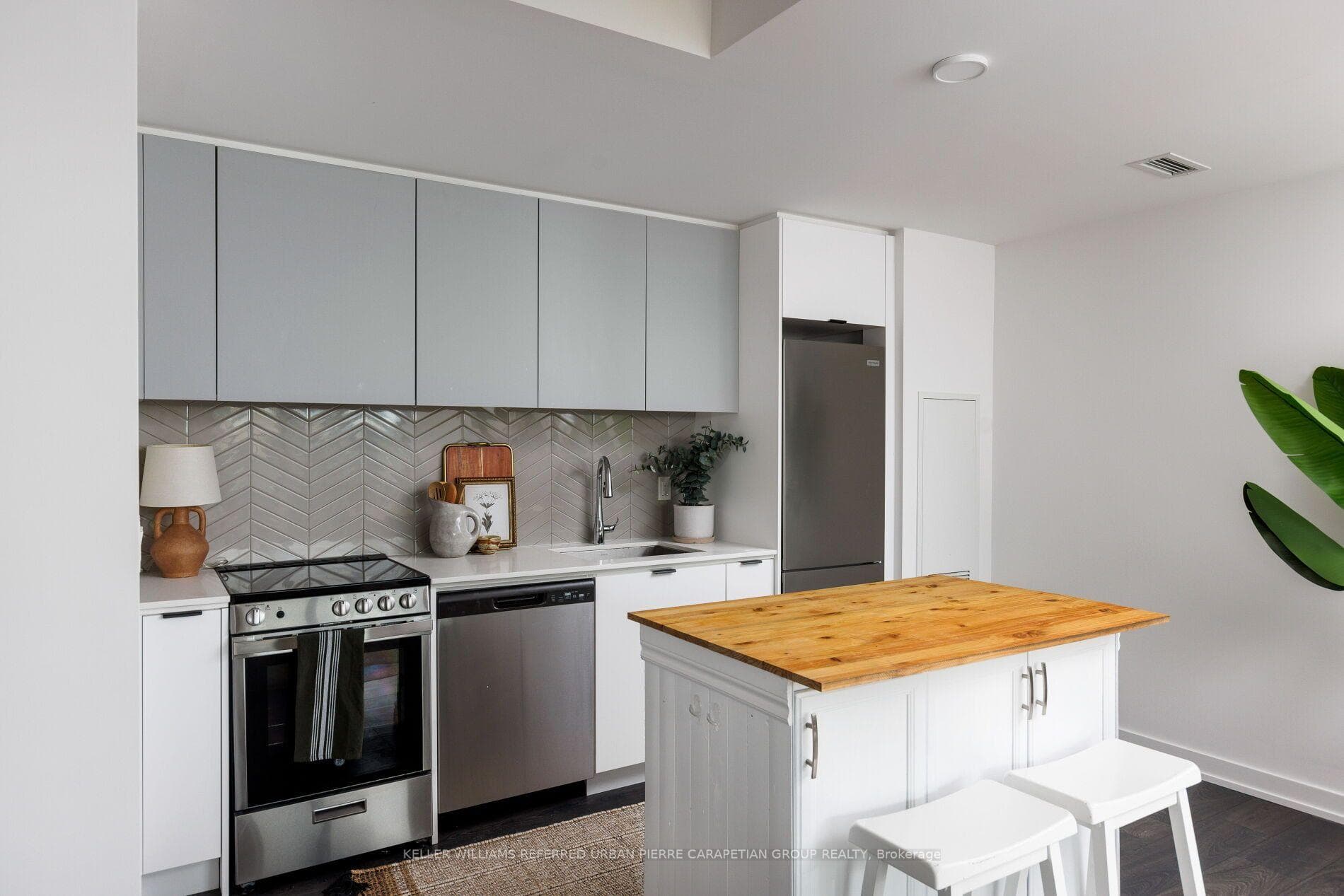57 Brock Avenue Unit 312 photo 13