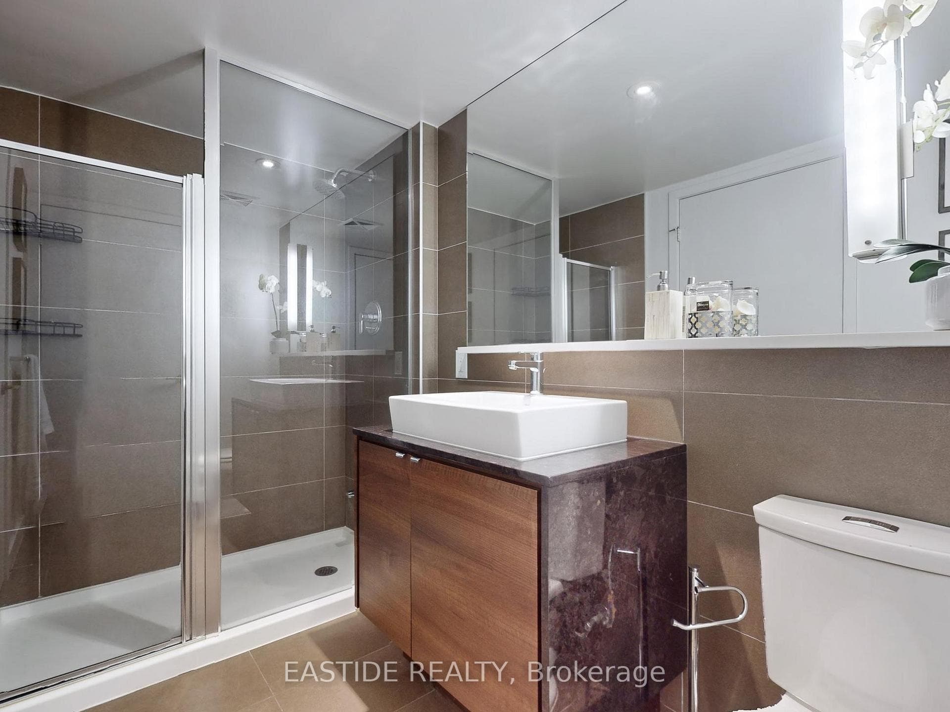 121 Mcmahon Drive Unit 1808 photo 17