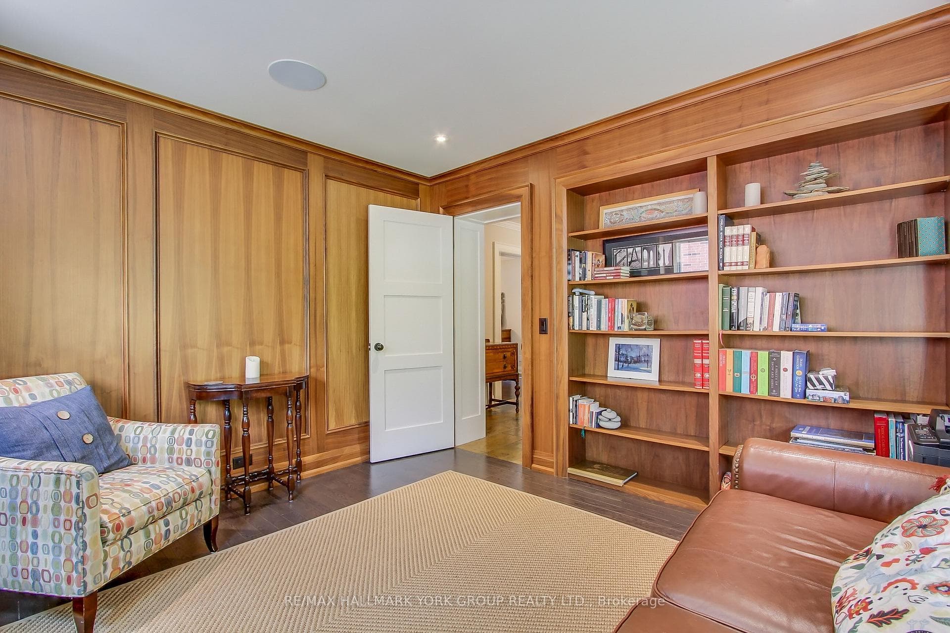 105 Wells Street photo 5