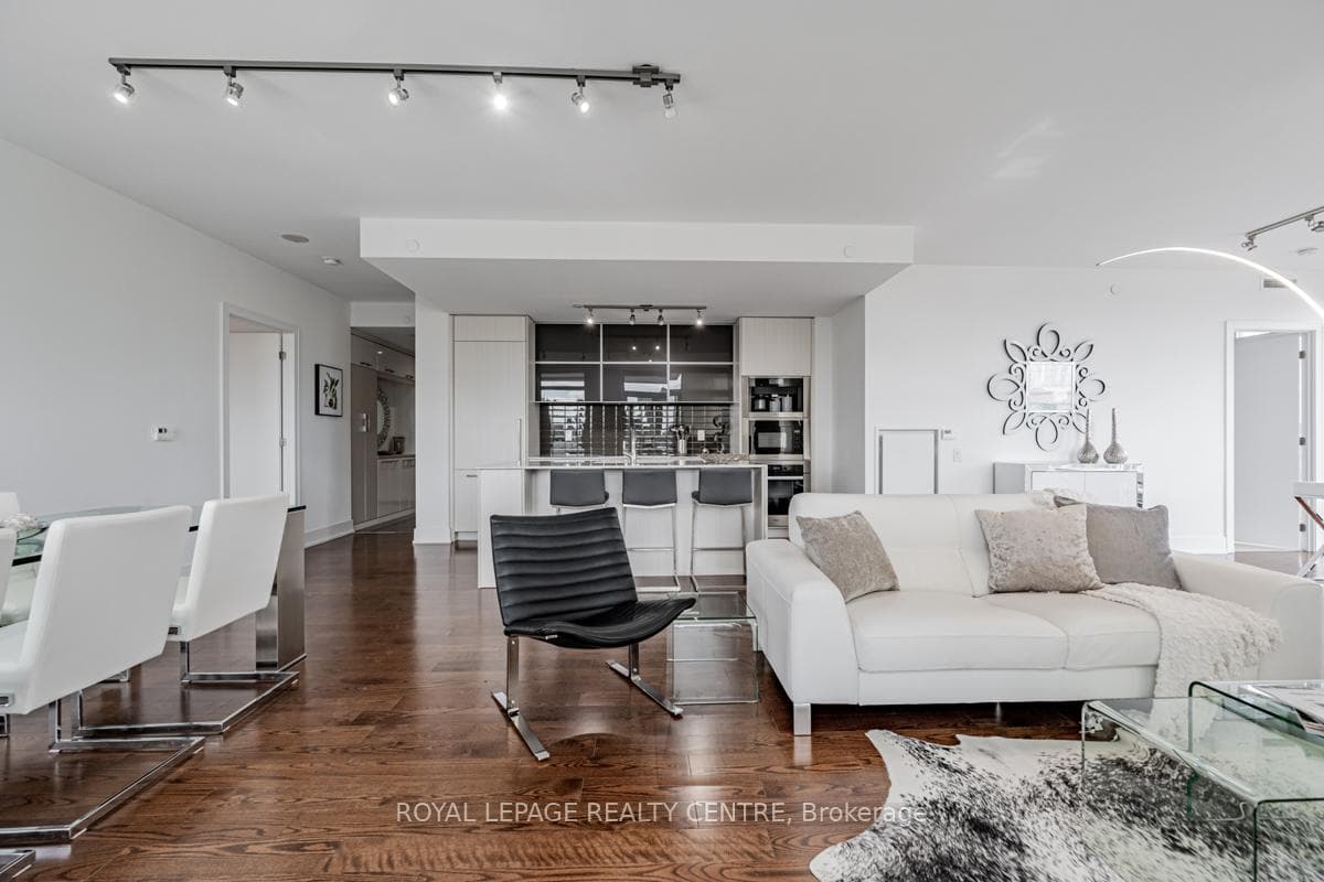 170 Avenue Road Unit 611 photo 7