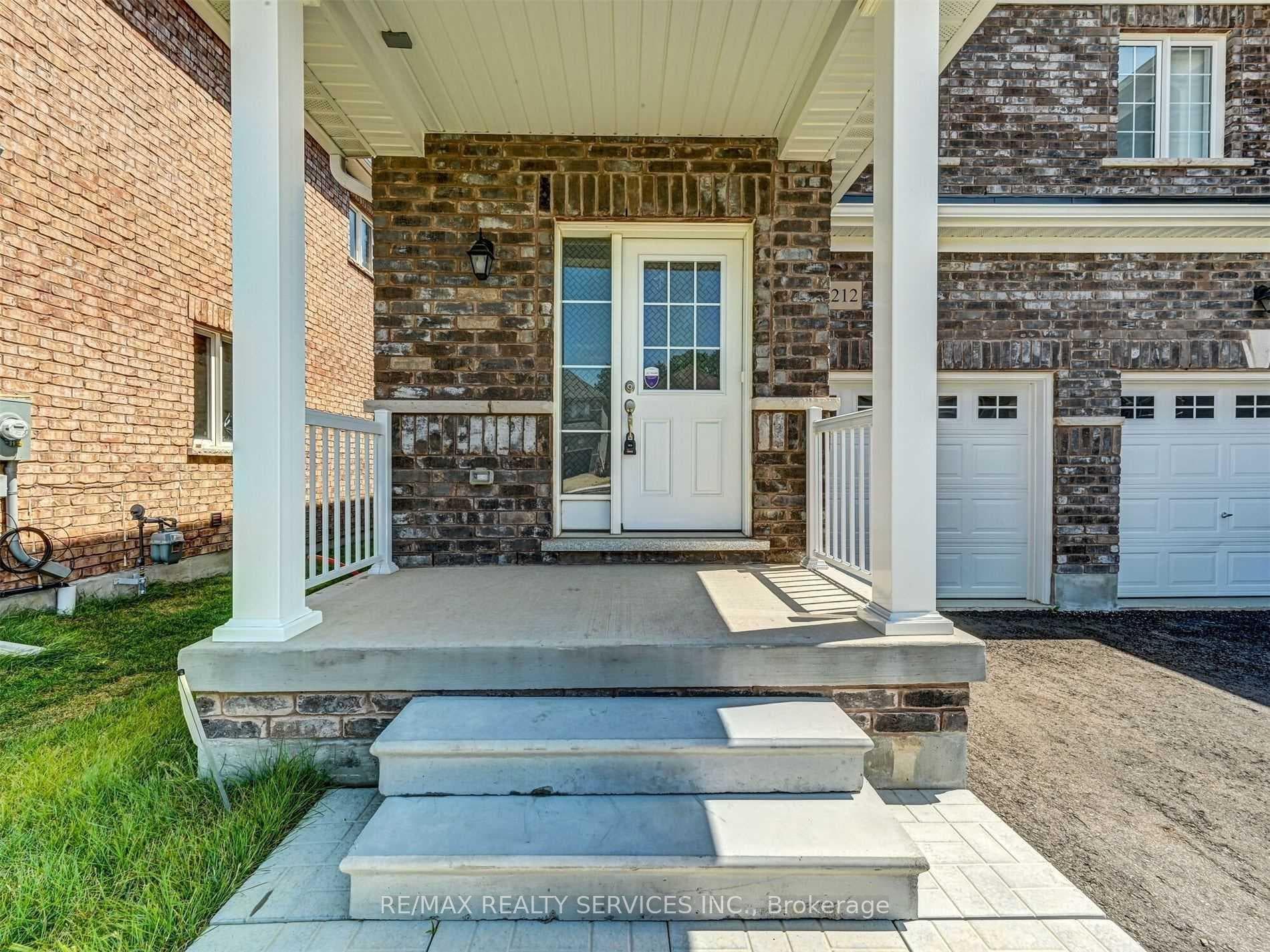 212 Ridley Crescent photo 5