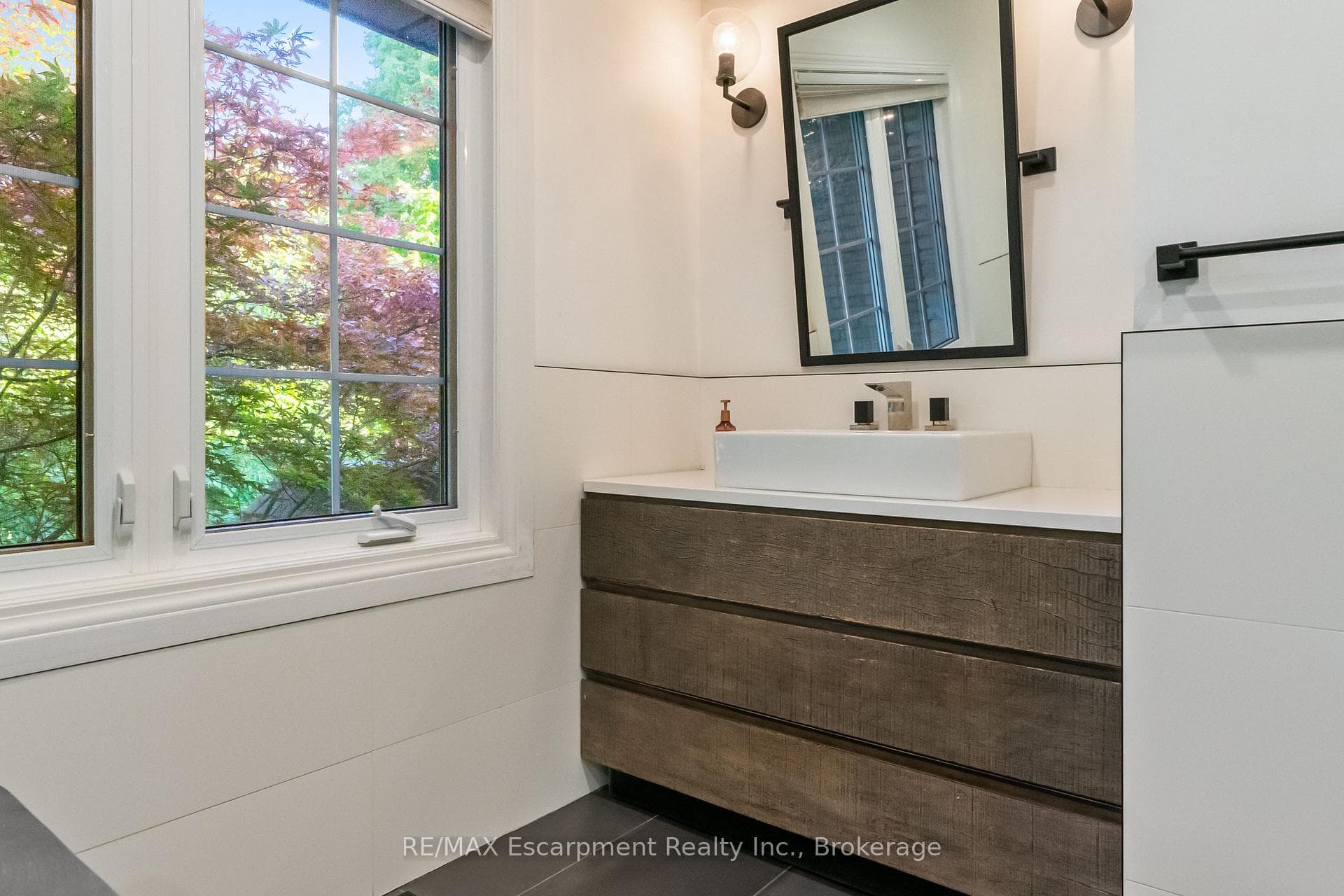 138 Cavendish Court photo 21