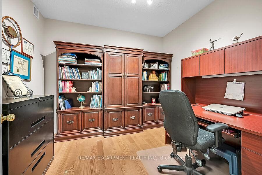 3000 Creekside Drive Unit 601 photo 5