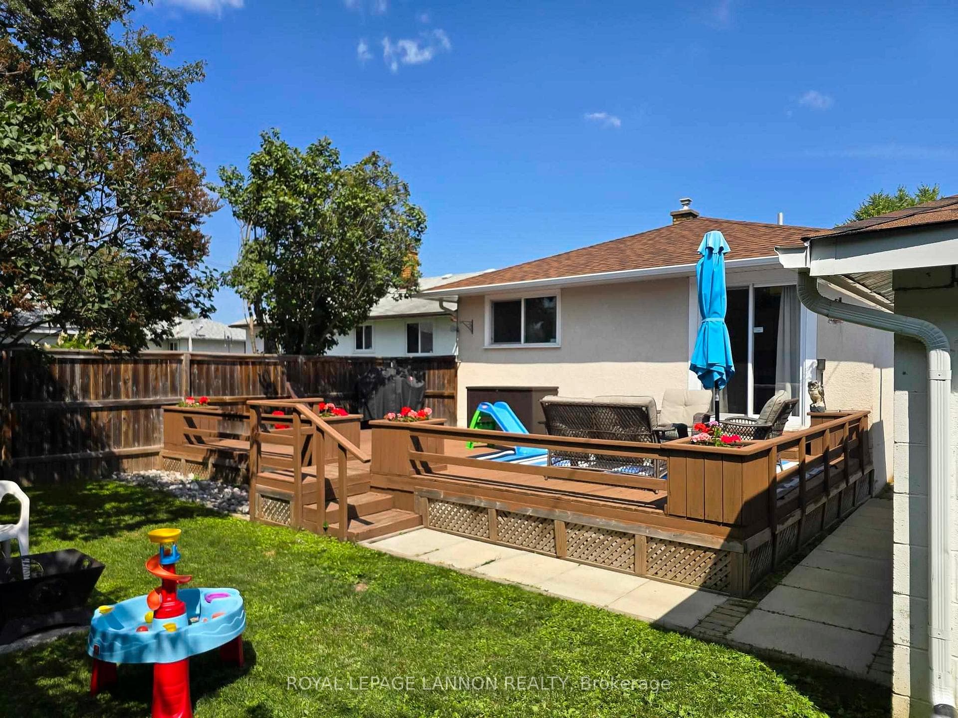 131 Maplewood Street photo 26