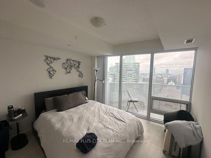 88 Harbour Street Unit 5303 photo 11
